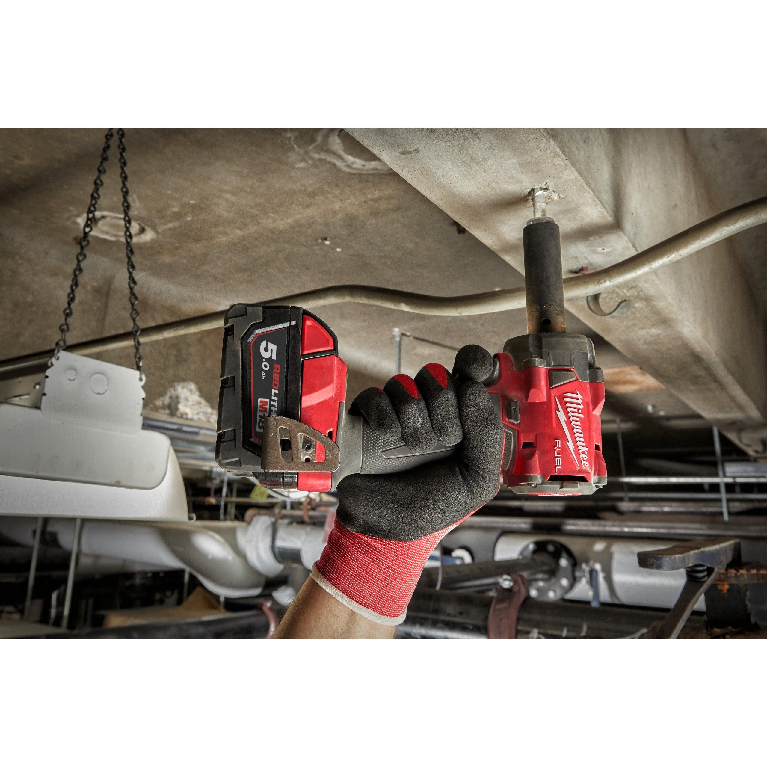 Cheie de impact Milwaukee 1/2″ 339Nm 18V M18FIW2P12-502X, M18 FUEL™ compactă cu pin de blocare, cod 4933478447, 2 x M18 B5 acumulator, M12-18 FC încărcător, cutie HD - BIG STORE (Dynamic Tools SRL)