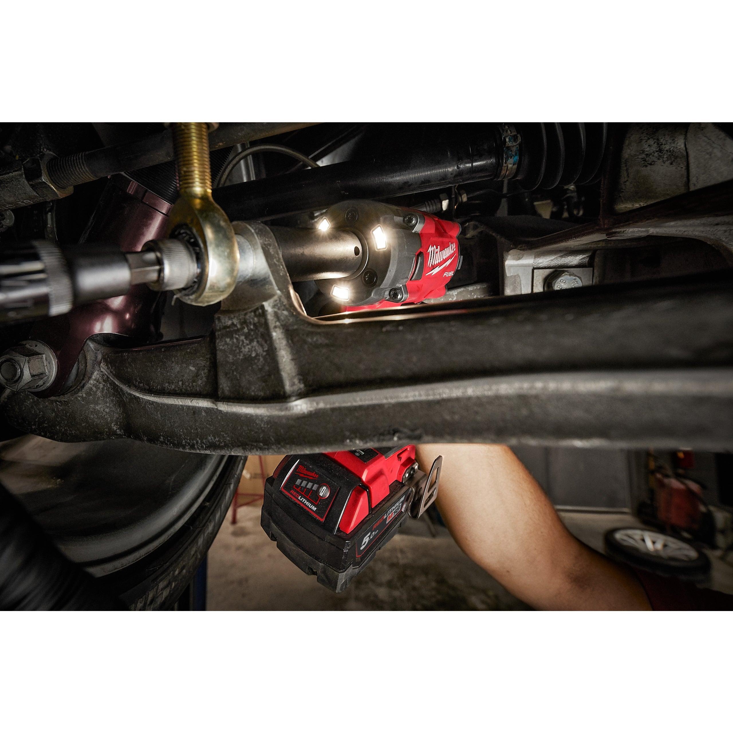 Cheie de impact Milwaukee 1/2″ 339Nm 18V M18FIW2P12-502X, M18 FUEL™ compactă cu pin de blocare, cod 4933478447, 2 x M18 B5 acumulator, M12-18 FC încărcător, cutie HD - BIG STORE (Dynamic Tools SRL)