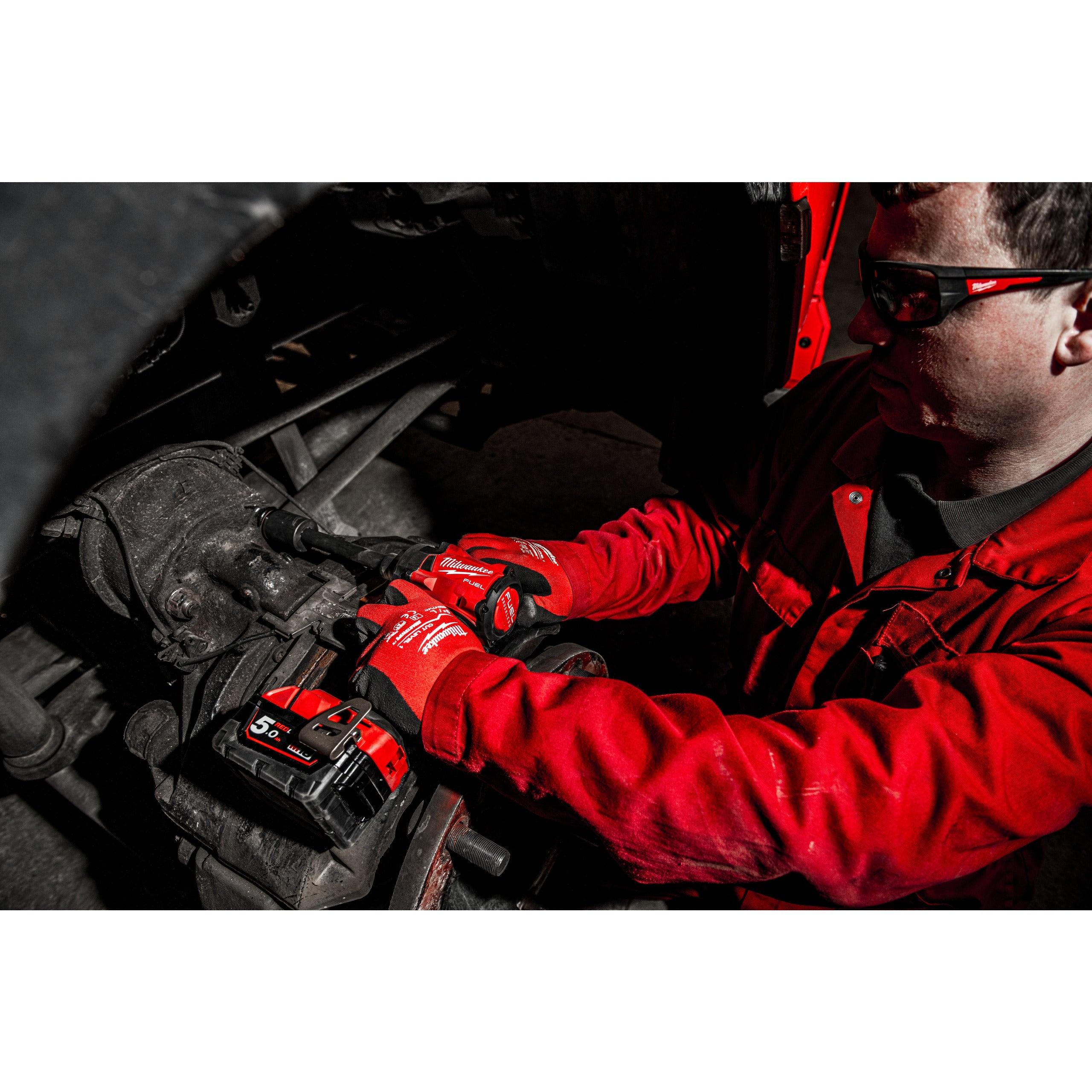 Cheie de impact Milwaukee 1/2″ 339Nm 18V M18FIW2P12-502X, M18 FUEL™ compactă cu pin de blocare, cod 4933478447, 2 x M18 B5 acumulator, M12-18 FC încărcător, cutie HD - BIG STORE (Dynamic Tools SRL)