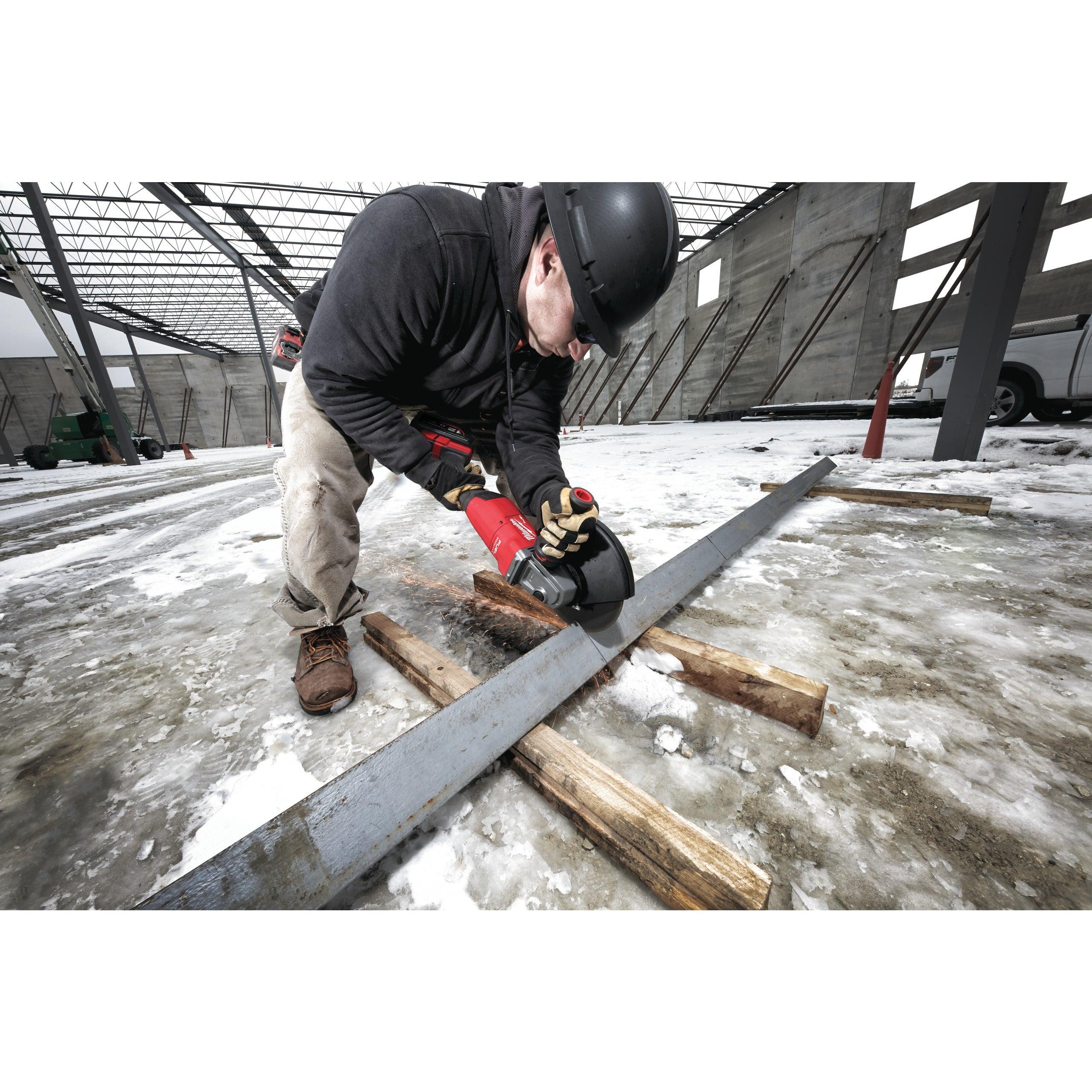 Polizor unghiular 230 mm cu comutator tip clapetă M18 FUEL™ Milwaukee M18FLAG230XPDB-121C, cod 4933464115, 1 x M18 HB12 acumulator, M12-18 FC încărcător, cutie plastic - BIG STORE (Dynamic Tools SRL)