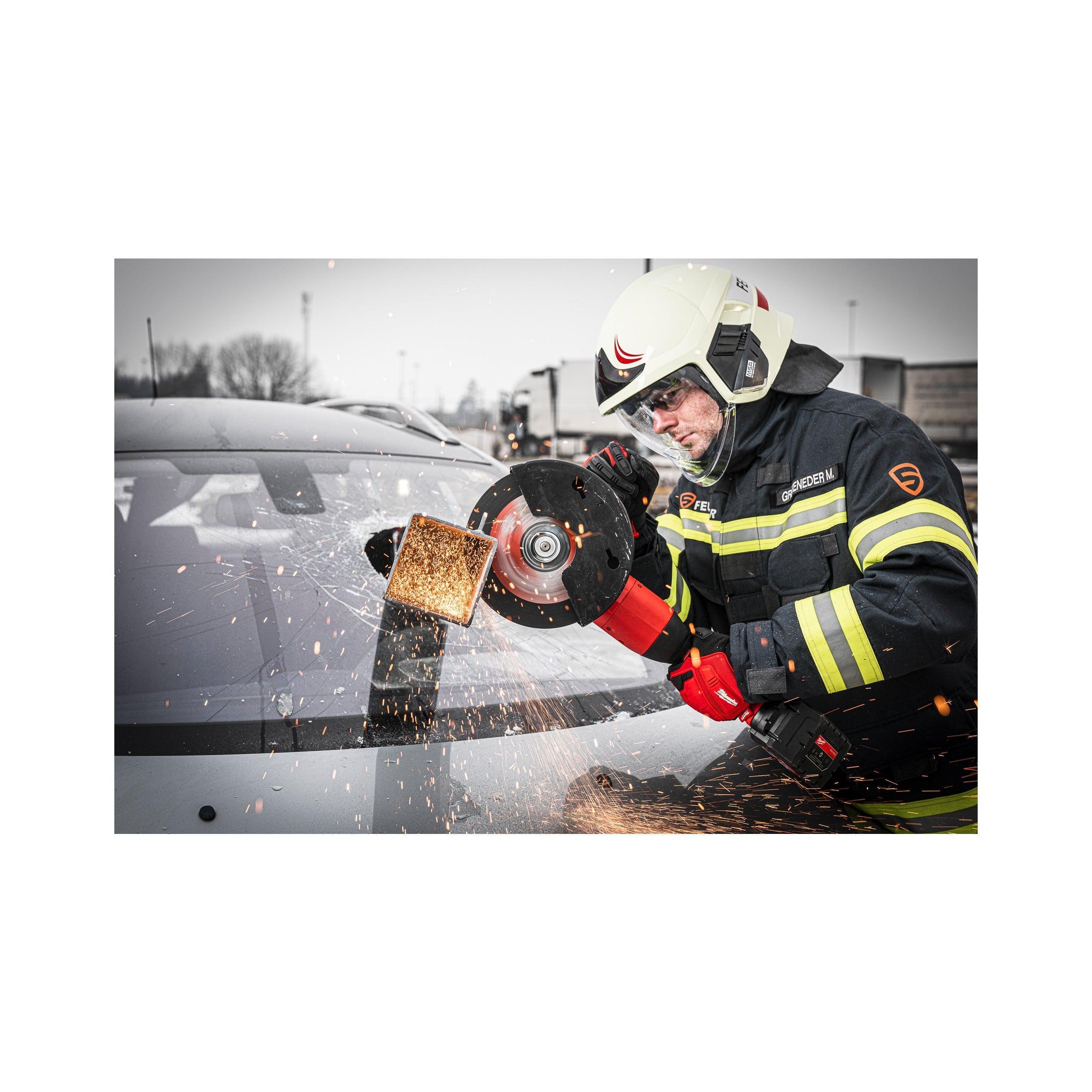 Polizor unghiular 230 mm cu comutator tip clapetă M18 FUEL™ Milwaukee M18FLAG230XPDB-121C, cod 4933464115, 1 x M18 HB12 acumulator, M12-18 FC încărcător, cutie plastic - BIG STORE (Dynamic Tools SRL)