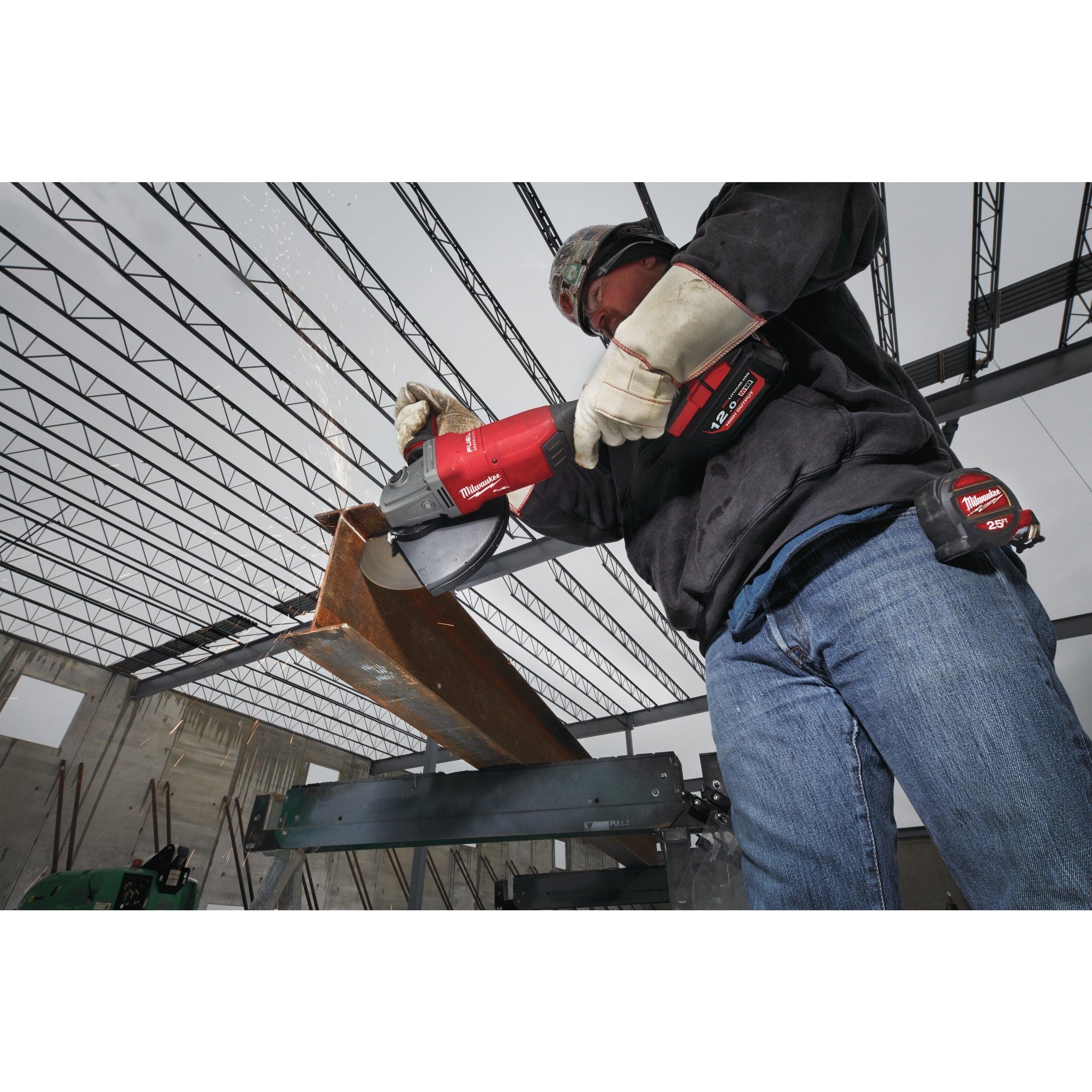 Polizor unghiular 230 mm cu comutator tip clapetă M18 FUEL™ Milwaukee M18FLAG230XPDB-121C, cod 4933464115, 1 x M18 HB12 acumulator, M12-18 FC încărcător, cutie plastic - BIG STORE (Dynamic Tools SRL)