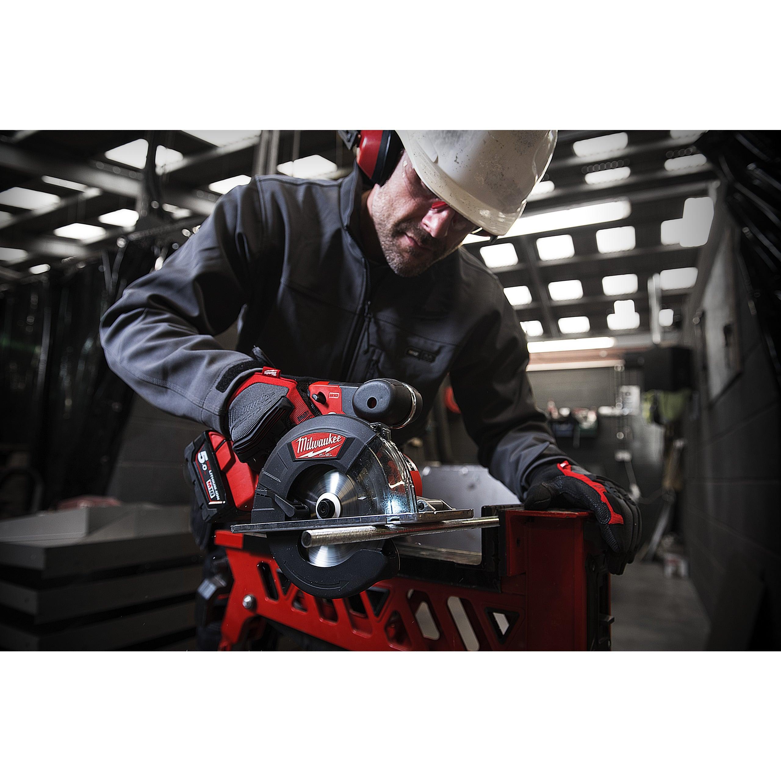 Fierăstrău pentru debitat metal M18 FUEL™ Milwaukee M18FMCS-502X, cod 4933459193, 2 x M18 B5 acumulator, M12-18 FC încărcător, cutie HD - BIG STORE (Dynamic Tools SRL)