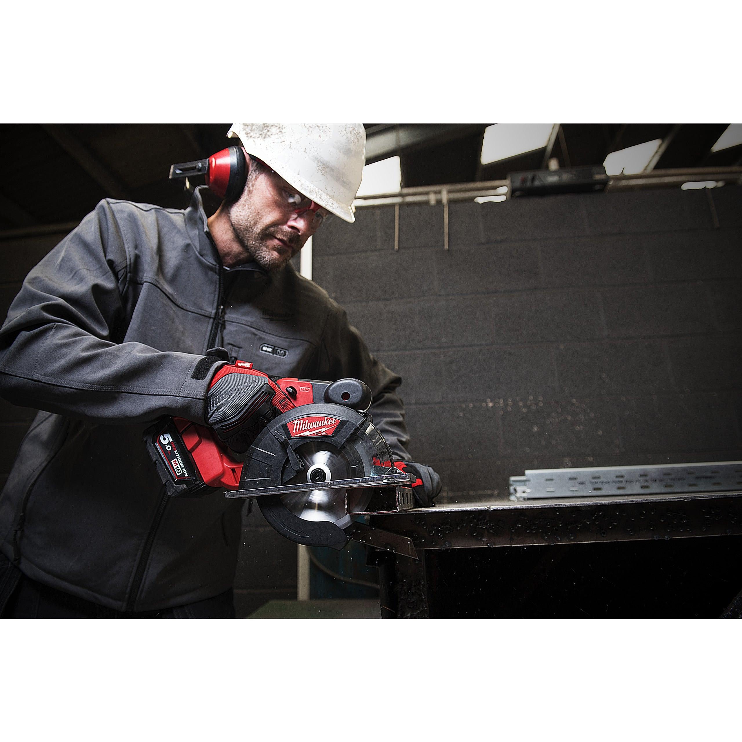 Fierăstrău pentru debitat metal M18 FUEL™ Milwaukee M18FMCS-502X, cod 4933459193, 2 x M18 B5 acumulator, M12-18 FC încărcător, cutie HD - BIG STORE (Dynamic Tools SRL)