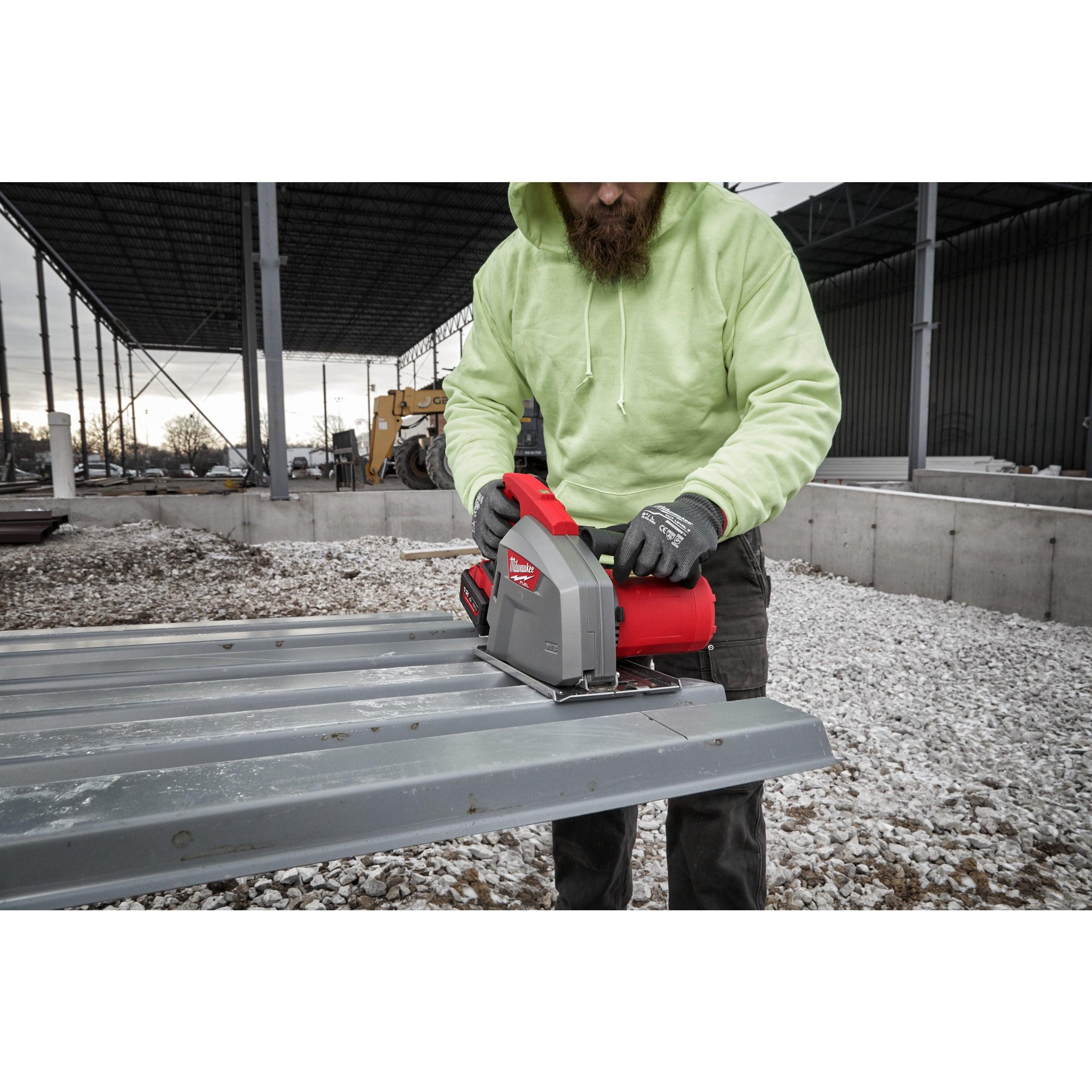 Fierăstrău circular pentru metal M18 FUEL™ 66 cm Milwaukee M18FMCS66-121C, cod 4933472111, 1 x M18 HB12 acumulator, M12-18 FC încărcător, cutie plastic - BIG STORE (Dynamic Tools SRL)