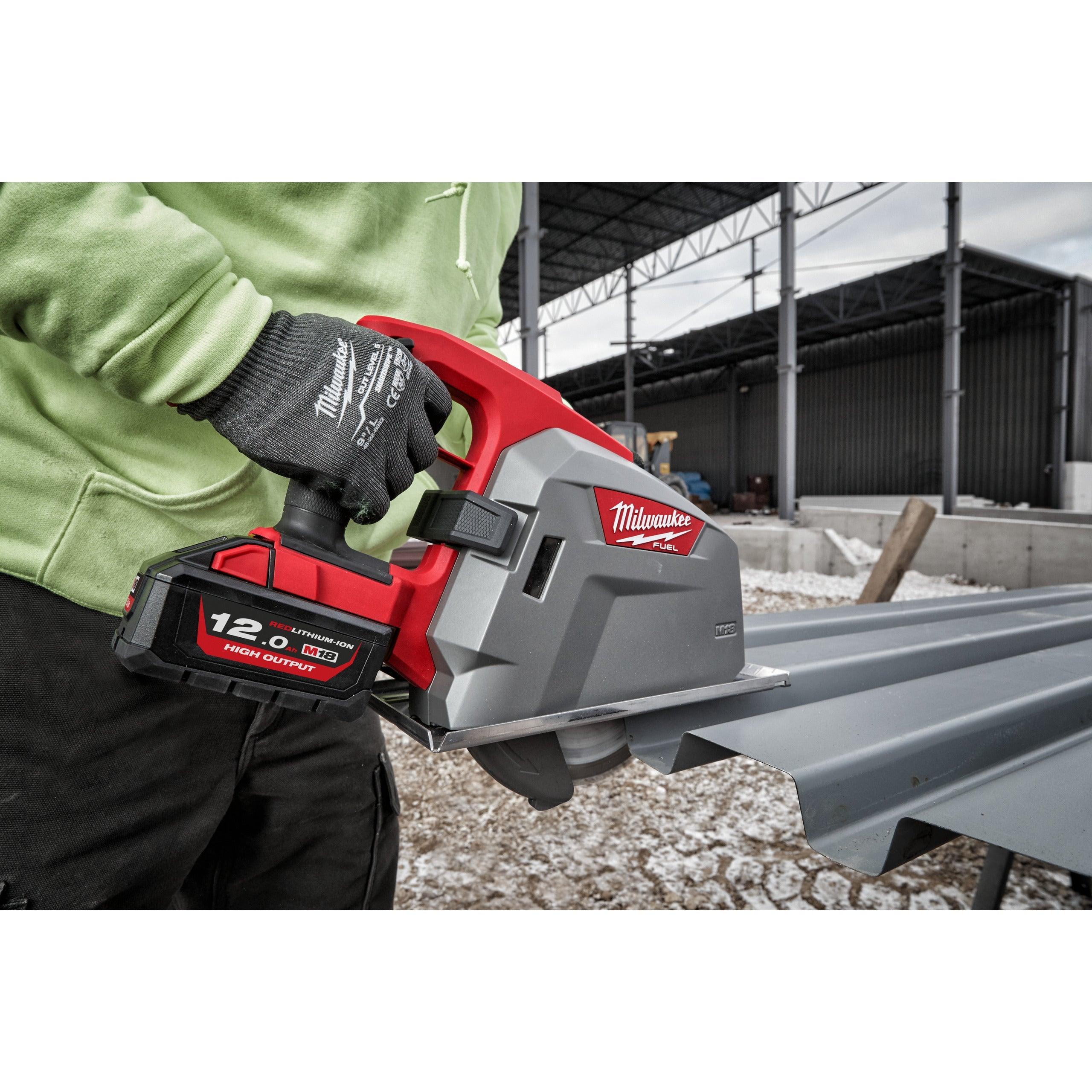 Fierăstrău circular pentru metal M18 FUEL™ 66 cm Milwaukee M18FMCS66-121C, cod 4933472111, 1 x M18 HB12 acumulator, M12-18 FC încărcător, cutie plastic - BIG STORE (Dynamic Tools SRL)