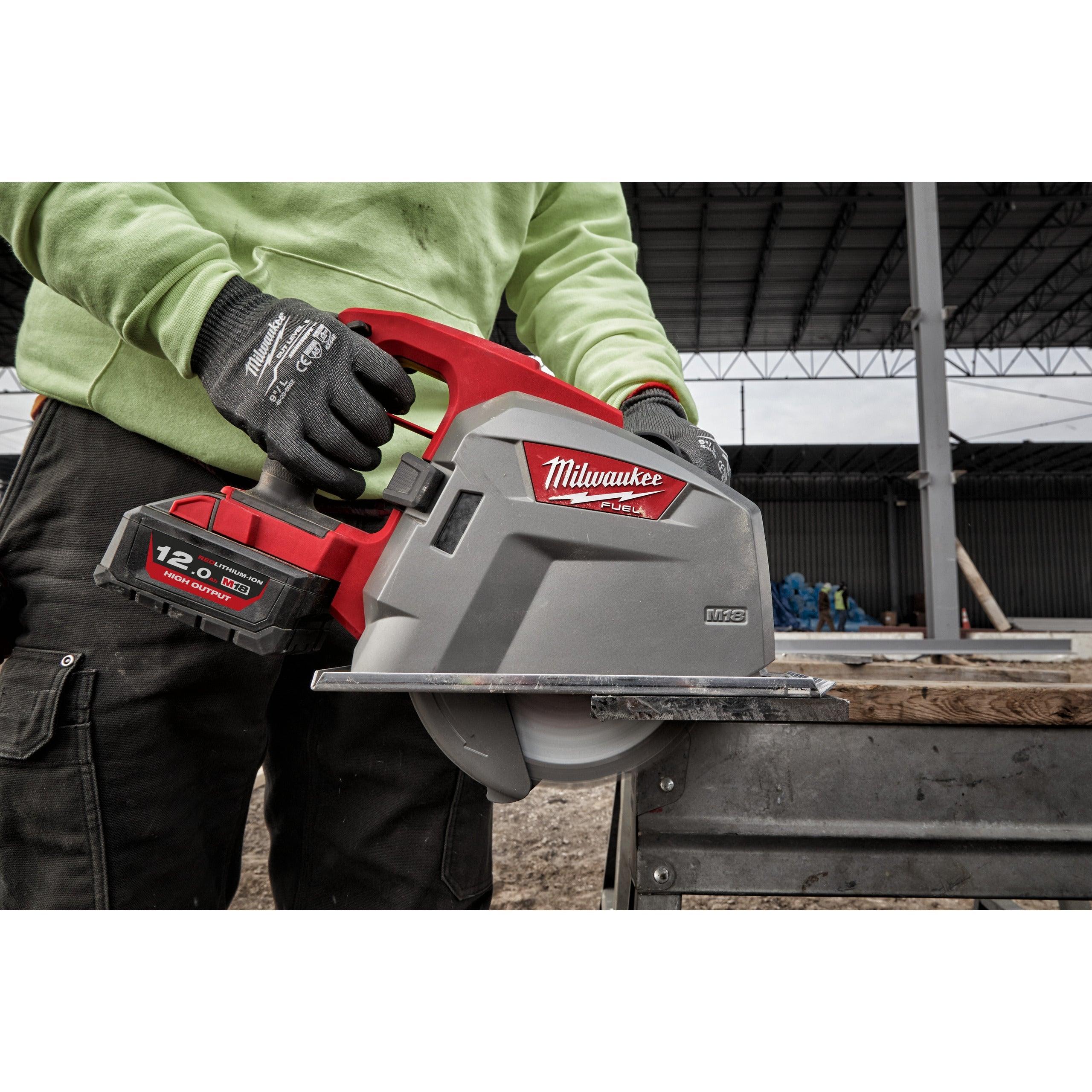 Fierăstrău circular pentru metal M18 FUEL™ 66 cm Milwaukee M18FMCS66-121C, cod 4933472111, 1 x M18 HB12 acumulator, M12-18 FC încărcător, cutie plastic - BIG STORE (Dynamic Tools SRL)
