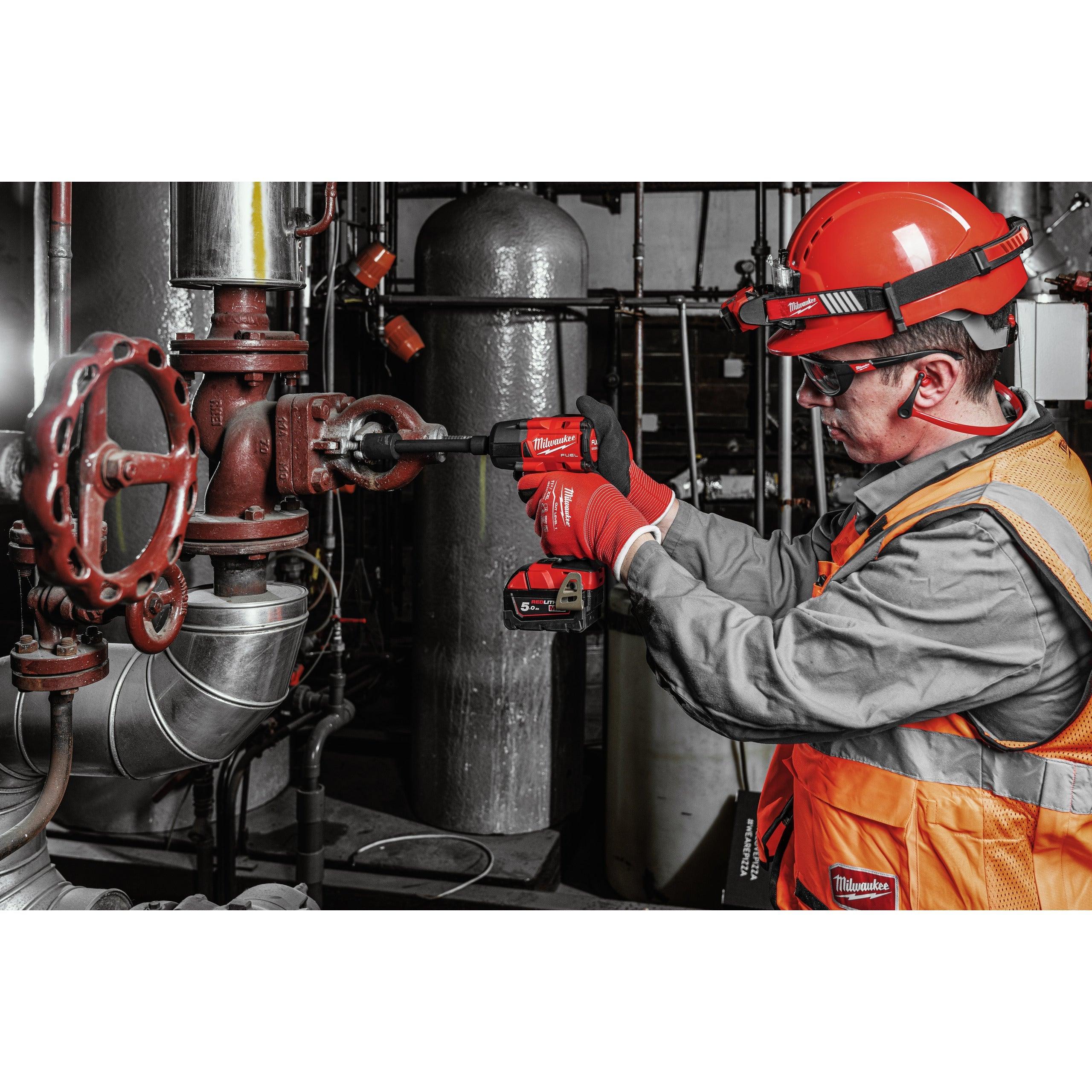 Cheie de impact Milwaukee 1/2″ 745Nm 18V M18FMTIW2F12-502X, M18 FUEL™, cuplu mediu și inel de fixare, cod 4933478450, 2 x M18 B5 acumulator, M12-18 FC încărcător, cutie HD - BIG STORE (Dynamic Tools SRL)