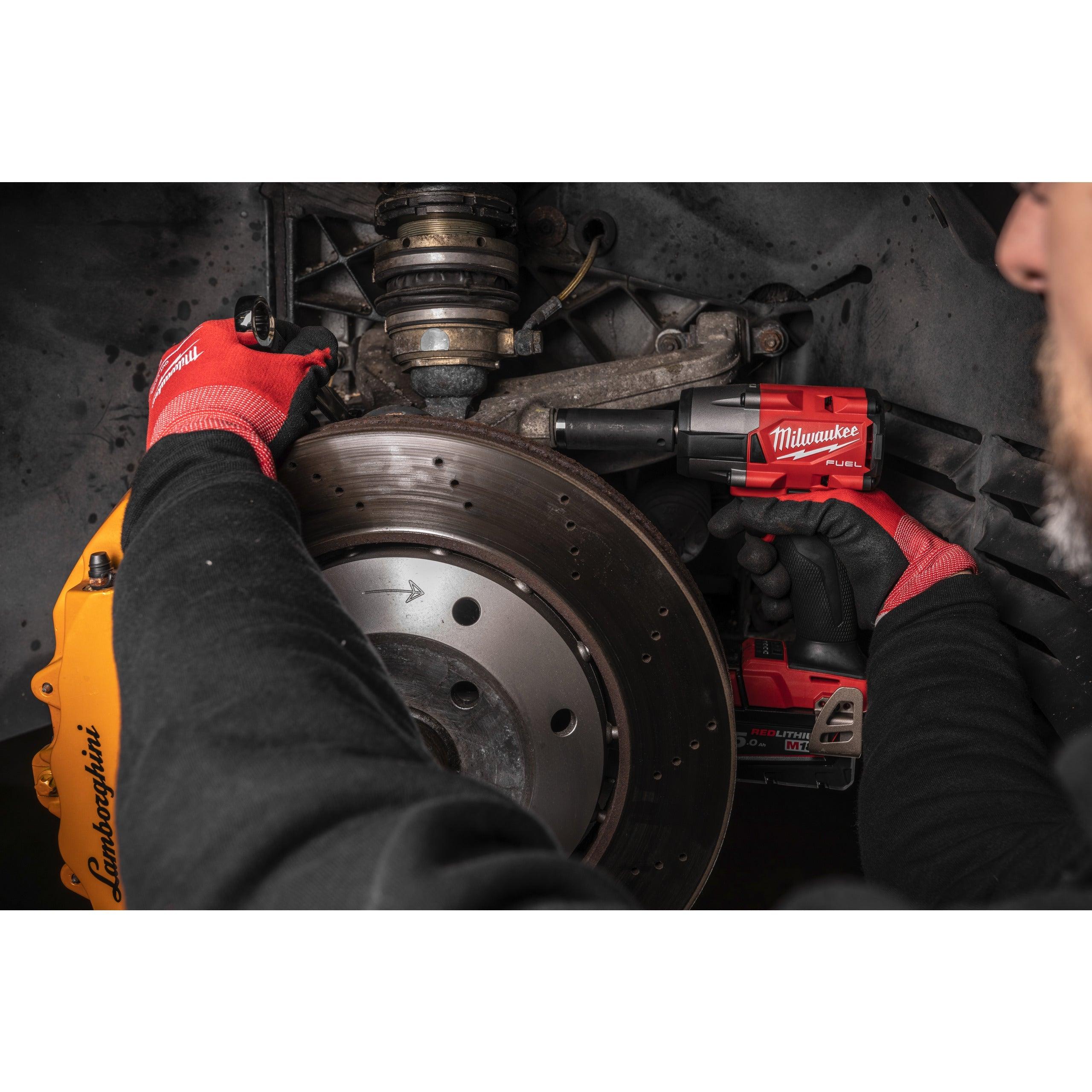 Cheie de impact Milwaukee 1/2″ 745Nm 18V M18FMTIW2F12-502X, M18 FUEL™, cuplu mediu și inel de fixare, cod 4933478450, 2 x M18 B5 acumulator, M12-18 FC încărcător, cutie HD - BIG STORE (Dynamic Tools SRL)