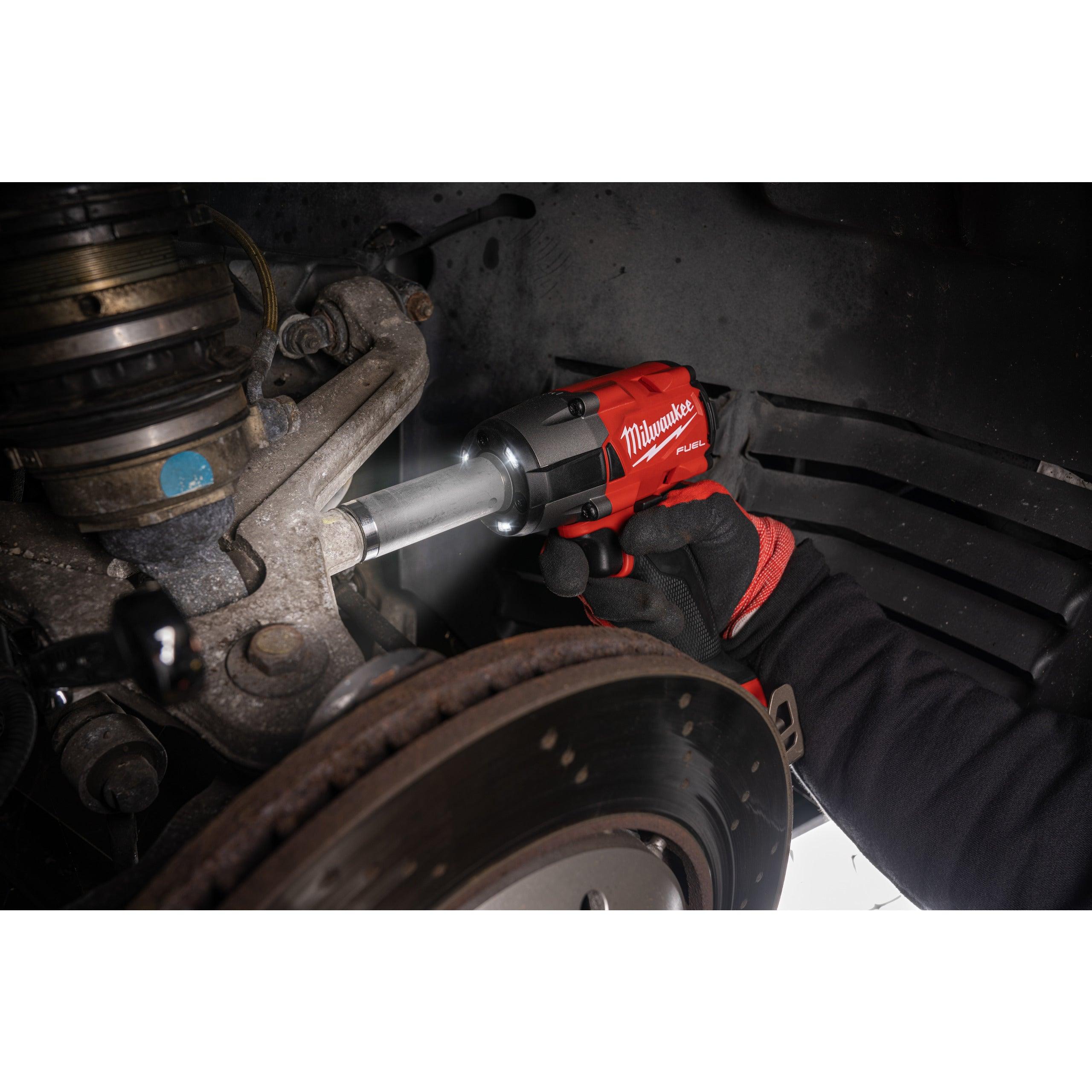 Cheie de impact Milwaukee 1/2″ 745Nm 18V M18FMTIW2F12-502X, M18 FUEL™, cuplu mediu și inel de fixare, cod 4933478450, 2 x M18 B5 acumulator, M12-18 FC încărcător, cutie HD - BIG STORE (Dynamic Tools SRL)