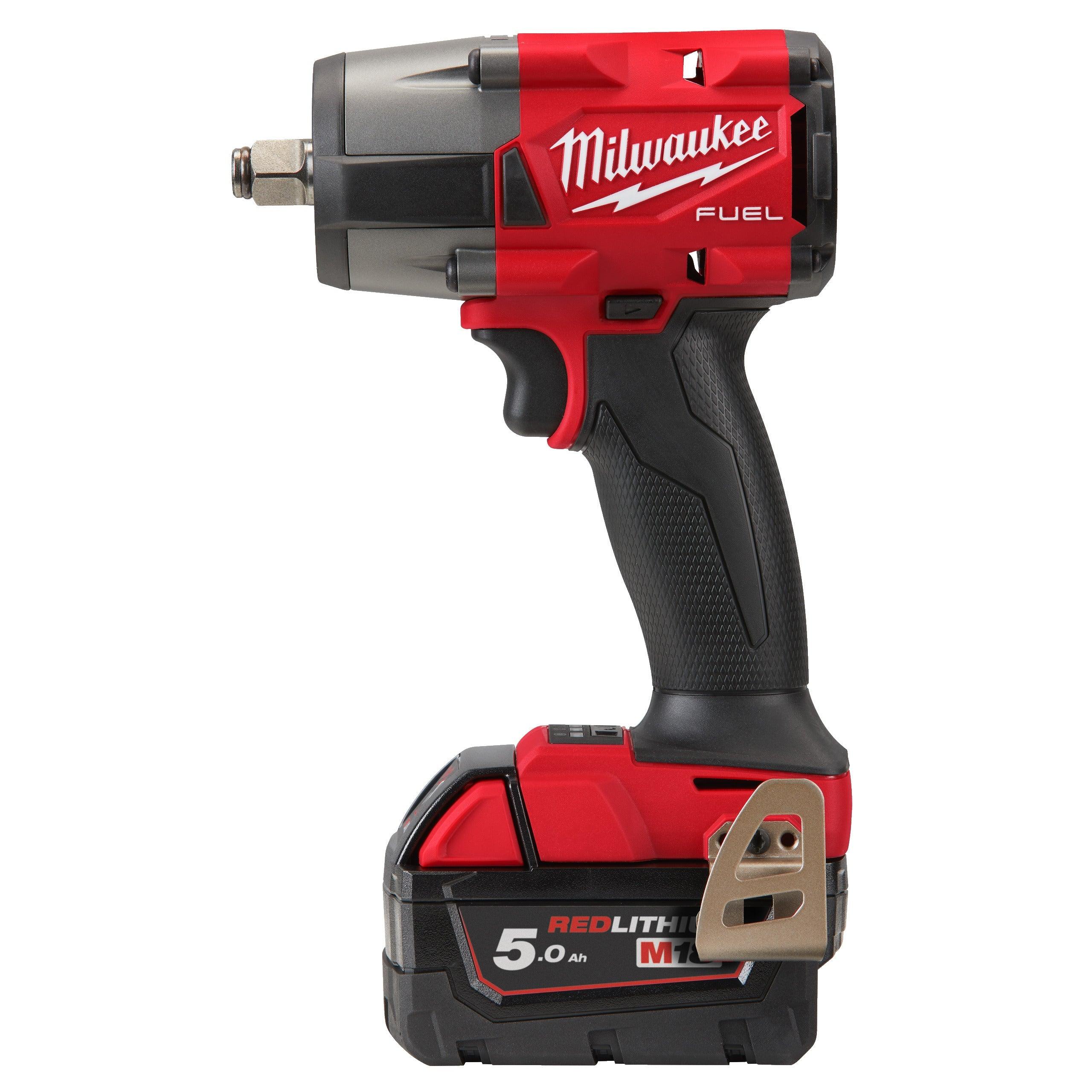 Cheie de impact Milwaukee 1/2″ 745Nm 18V M18FMTIW2F12-502X, M18 FUEL™, cuplu mediu și inel de fixare, cod 4933478450, 2 x M18 B5 acumulator, M12-18 FC încărcător, cutie HD - BIG STORE (Dynamic Tools SRL)