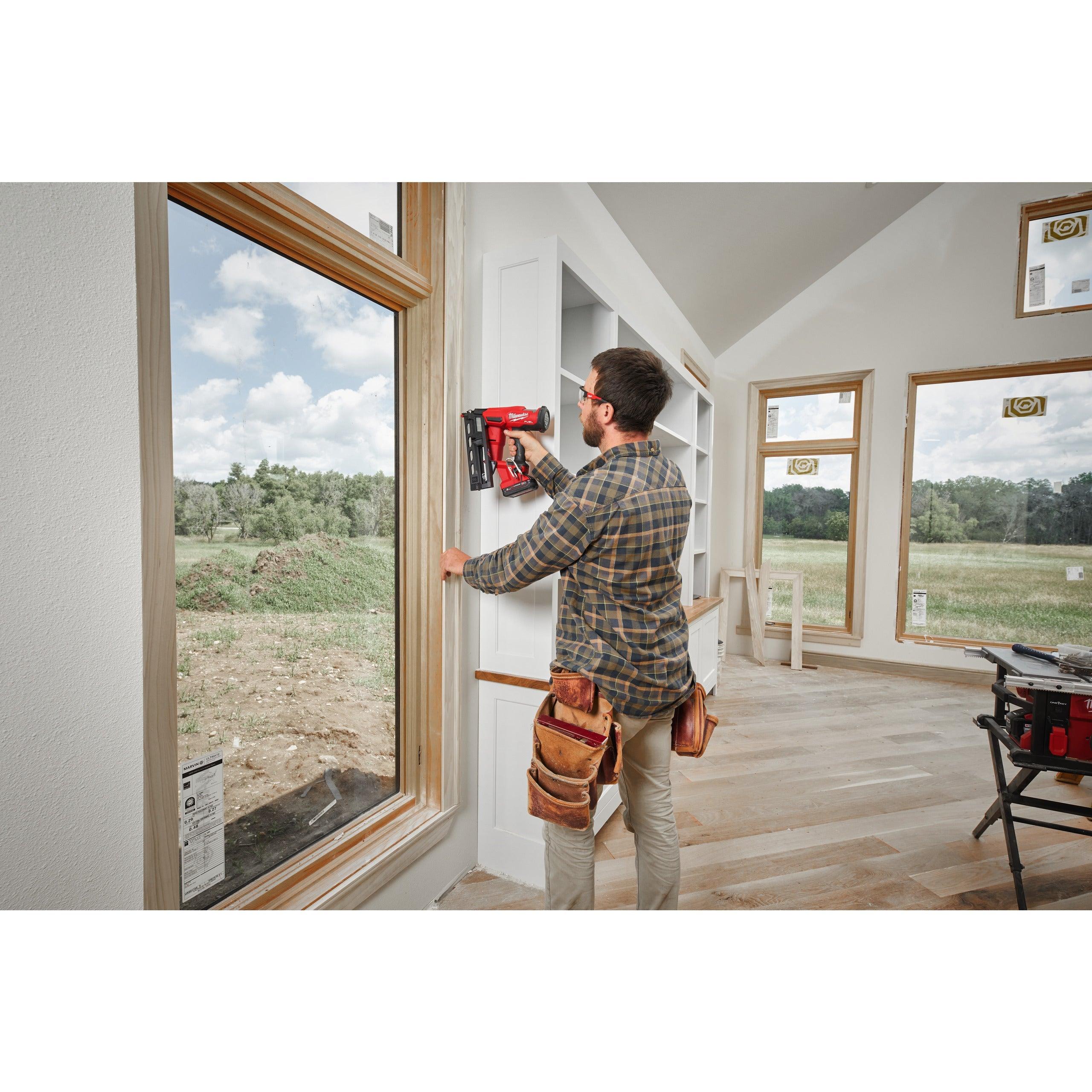 Pistol înclinat pentru cuie 16 GA M18 FUEL™ Milwaukee M18FN16GA-202X, cod 4933478092, 2 x M18 B2 acumulator, M12-18 FC încărcător, cutie HD - BIG STORE (Dynamic Tools SRL)