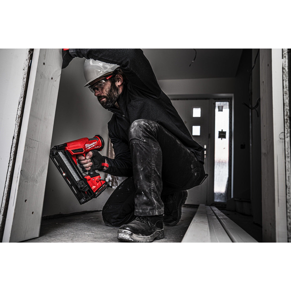 Pistol înclinat pentru cuie 16 GA M18 FUEL™ Milwaukee M18FN16GA-0X, cod 4933478094, fără acumulator, fără încărcător, cutie HD - BIG STORE (Dynamic Tools SRL)