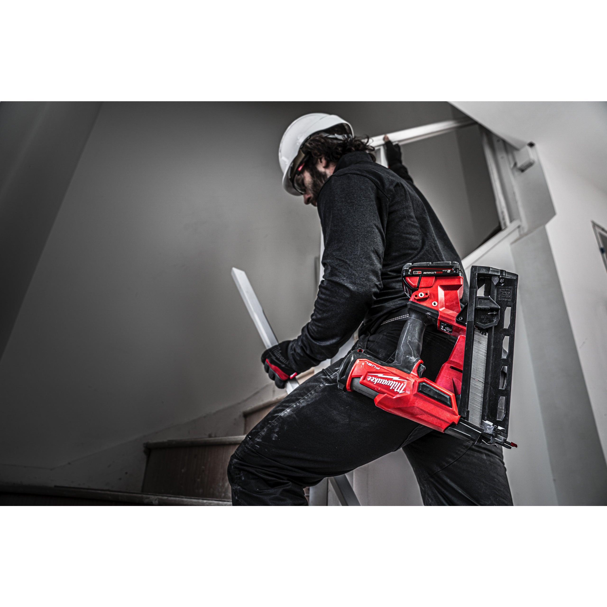 Pistol înclinat pentru cuie 16 GA M18 FUEL™ Milwaukee M18FN16GA-202X, cod 4933478092, 2 x M18 B2 acumulator, M12-18 FC încărcător, cutie HD - BIG STORE (Dynamic Tools SRL)