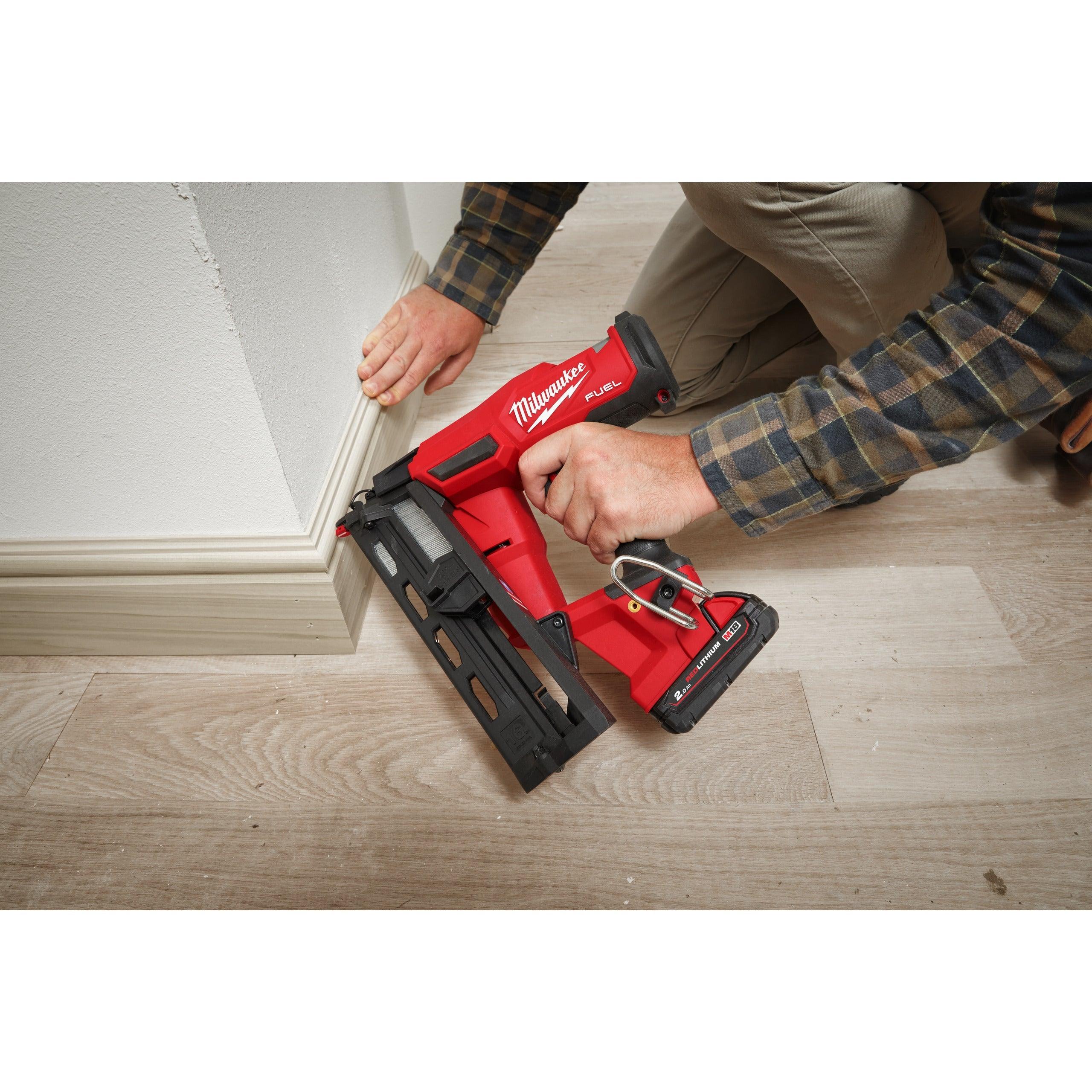 Pistol înclinat pentru cuie 16 GA M18 FUEL™ Milwaukee M18FN16GA-202X, cod 4933478092, 2 x M18 B2 acumulator, M12-18 FC încărcător, cutie HD - BIG STORE (Dynamic Tools SRL)