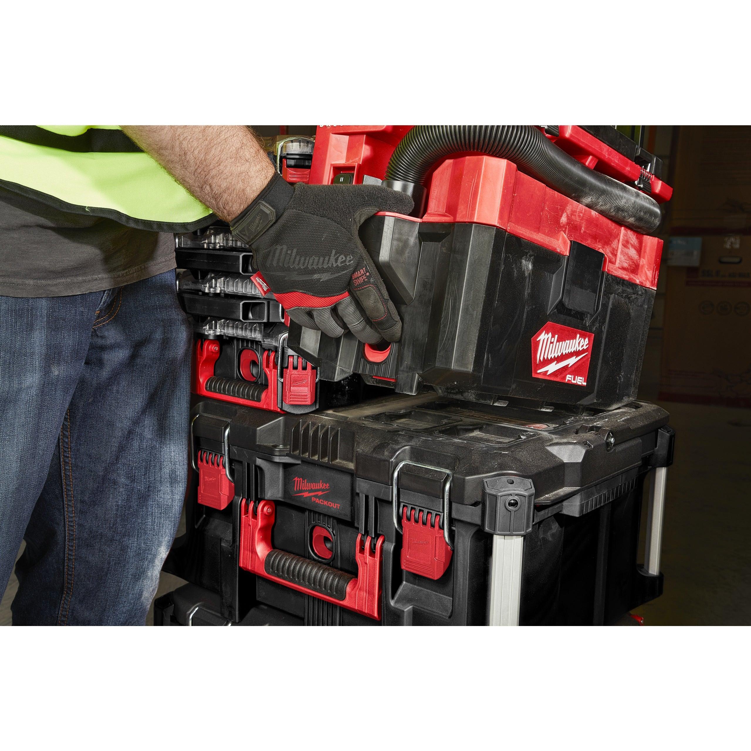 Aspirator umed/uscat M18 FUEL™ PACKOUT™ Milwaukee M18FPOVCL-0, cod 4933478187, fără acumulator, fără încărcător, fără cutie - BIG STORE (Dynamic Tools SRL)