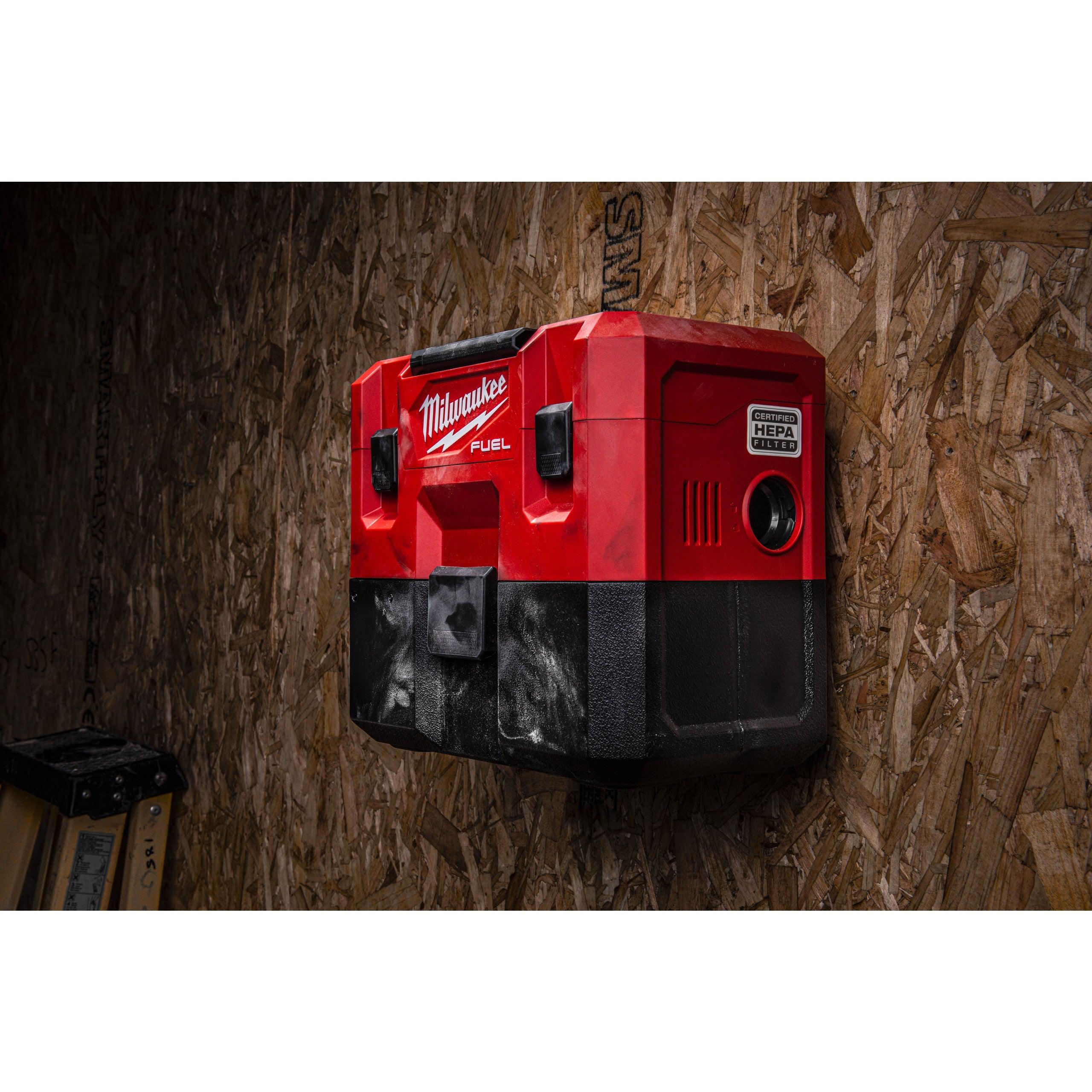 Aspirator umed/uscat M18 FUEL™ PACKOUT™ Milwaukee M18FPOVCL-0, cod 4933478187, fără acumulator, fără încărcător, fără cutie - BIG STORE (Dynamic Tools SRL)