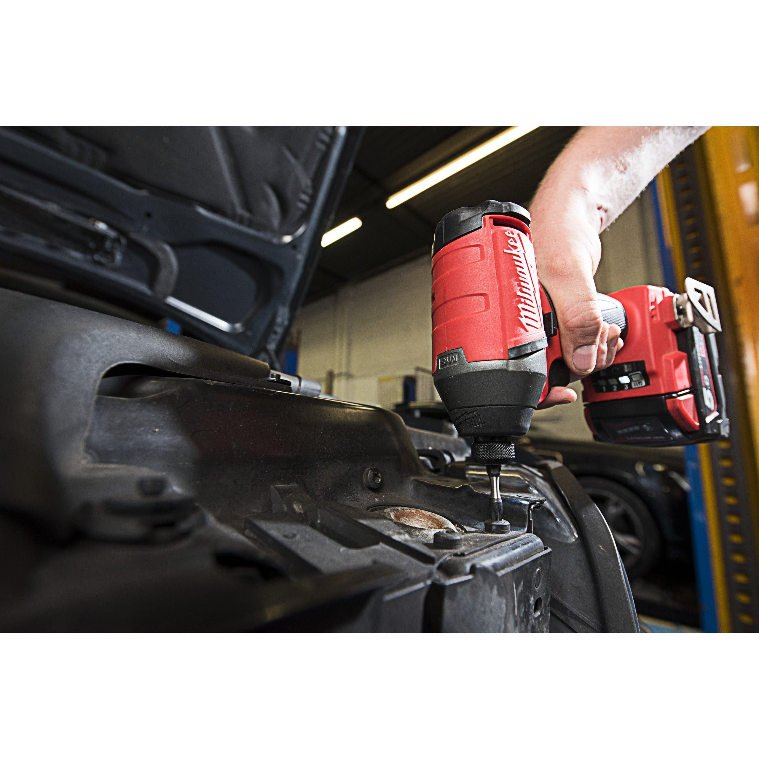 Mașină de înșurubat cu impact Milwaukee ¼″ Hex 50Nm 18V M18FQID-502X, M18 FUEL™ SURGE™, cod 4933451790, 2 x M18 B5 acumulator, M12-18 FC încărcător, cutie HD - BIG STORE (Dynamic Tools SRL)