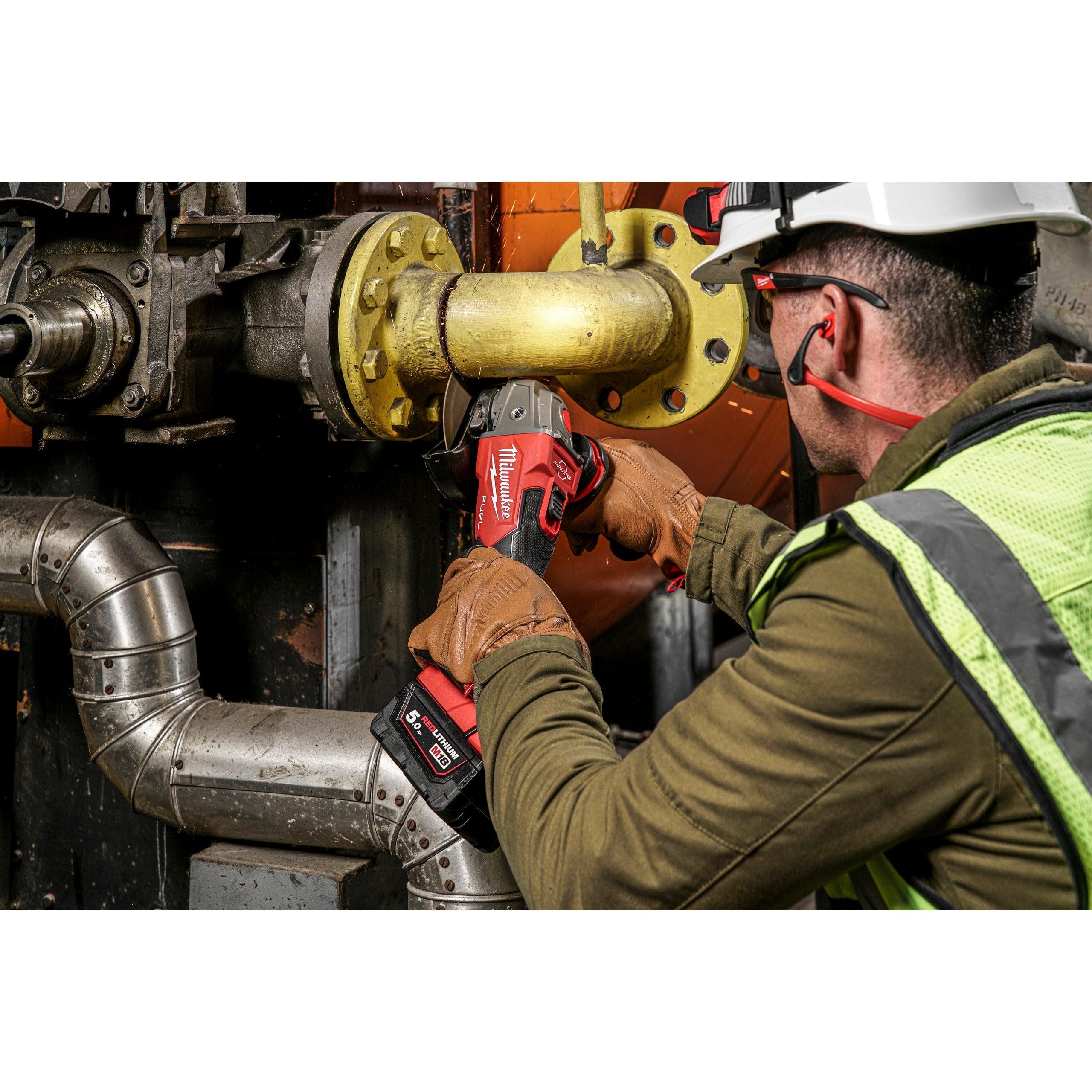 Polizor unghiular 125 mm cu frânare și comutator culisant M18 FUEL™ Milwaukee M18FSAG125XB-502X, 2 x M18 B5 acumulator, M12-18 FC încărcător, cutie HD, cod 4933478430 - BIG STORE (Dynamic Tools SRL)