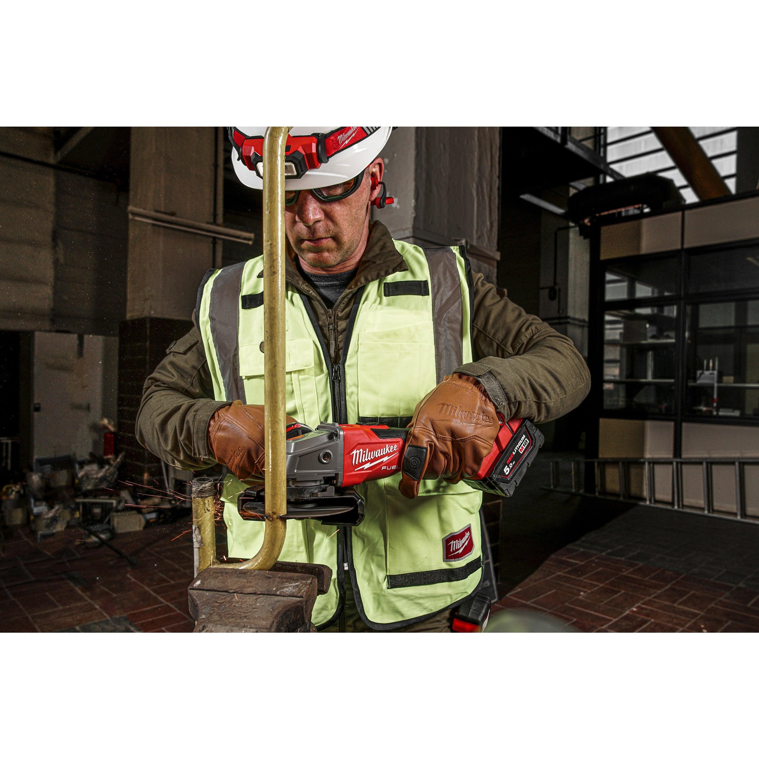 Polizor unghiular 125 mm cu frânare și comutator culisant M18 FUEL™ Milwaukee M18FSAG125XB-502X, 2 x M18 B5 acumulator, M12-18 FC încărcător, cutie HD, cod 4933478430 - BIG STORE (Dynamic Tools SRL)