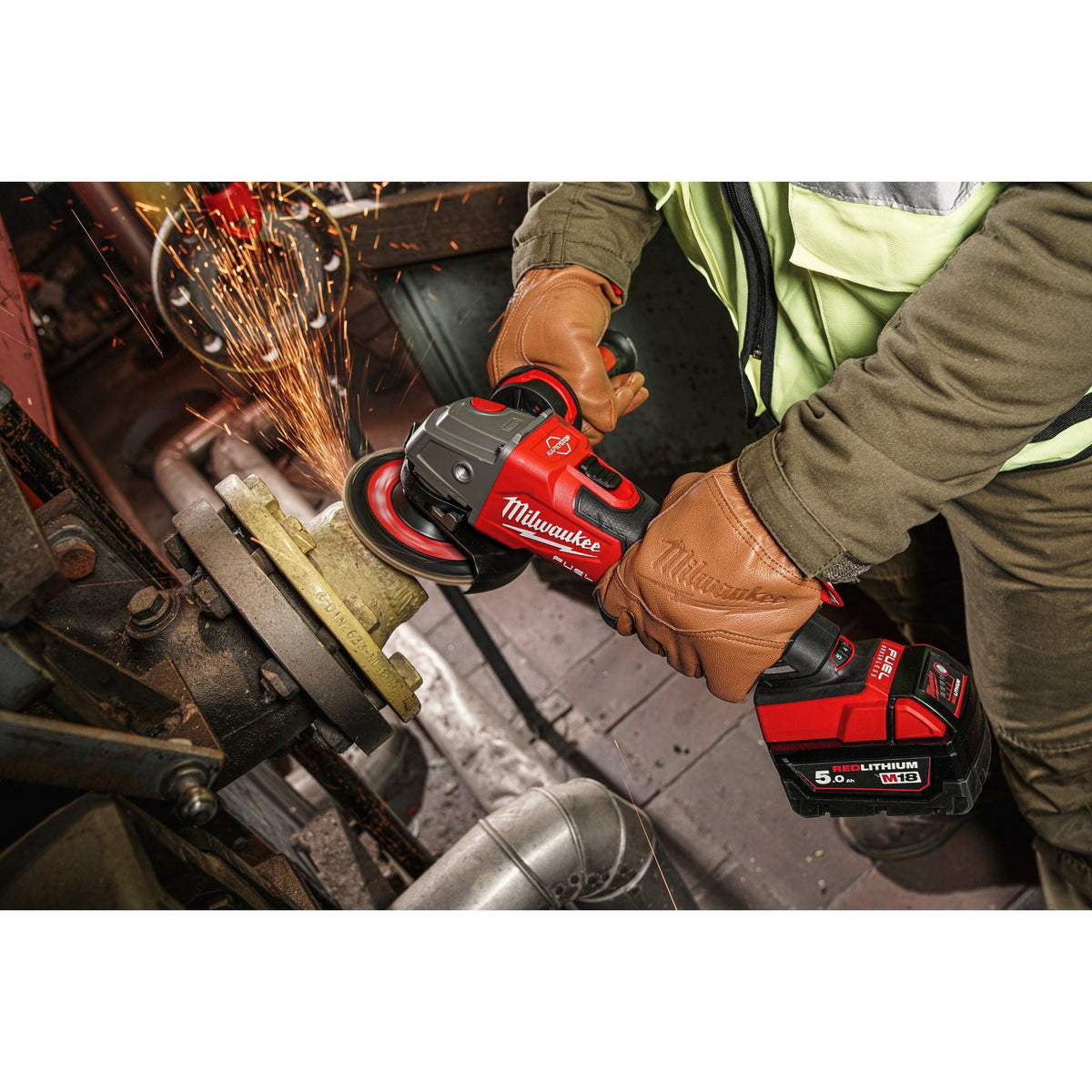 Polizor unghiular M18 FSAGV125XB-0X 125 mm cu turație variabilă, frânare și comutator culisant M18 FUEL™ Milwaukee, fără acumulator, fără încărcător, cutie HD, cod 4933478436 + CADOU: 10 x disc pentru metal 4932451487 - BIG STORE (Dynamic Tools SRL)