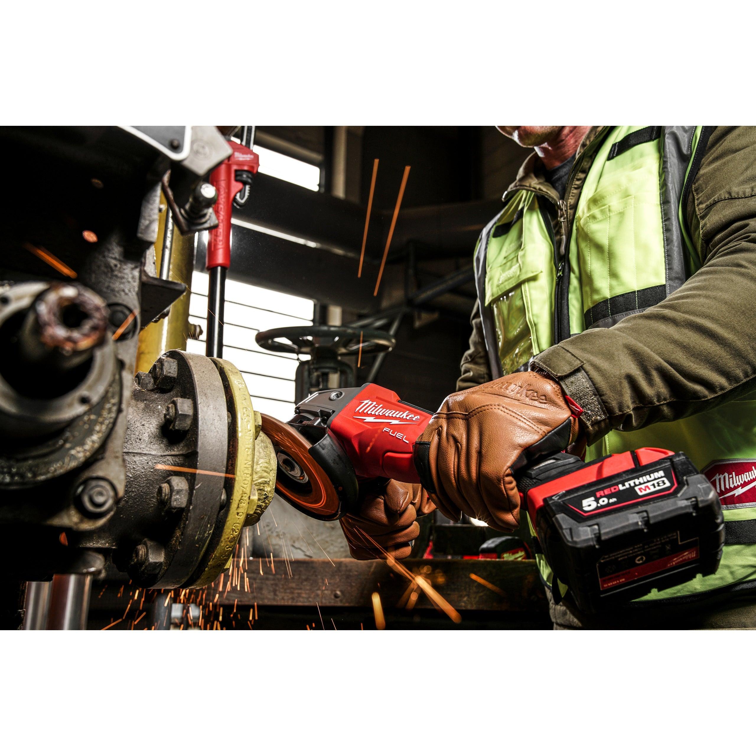 Polizor unghiular 125 mm cu turație variabilă, frânare și comutator tip clapetă M18 FUEL™ Milwaukee M18FSAGV125XPDB-0X, cod 4933478437, fără acumulator, fără încărcător, cutie HD - BIG STORE (Dynamic Tools SRL)