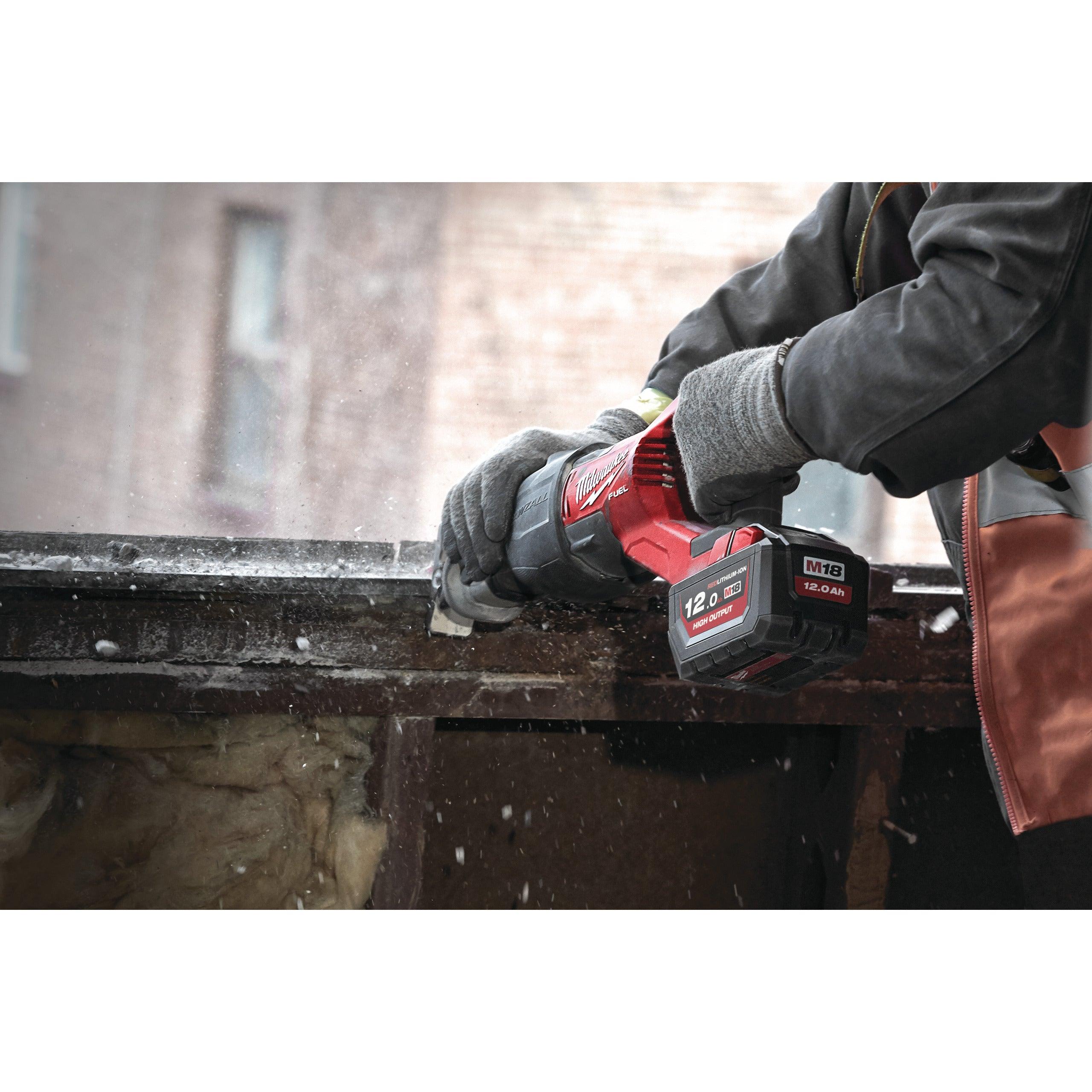 Fierăstrău sabie Super SAWZALL™ M18 FUEL™ Milwaukee M18FSX-121C, cod 4933464484, 1 x M18 HB12 acumulator, M12-18 FC încărcător, cutie plastic - BIG STORE (Dynamic Tools SRL)