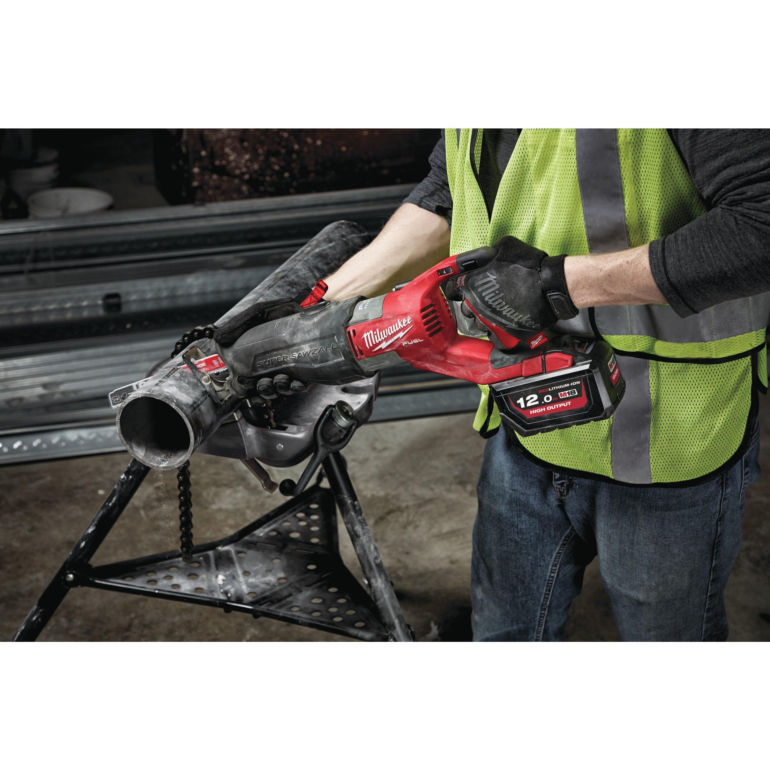 Fierăstrău sabie Super SAWZALL™ M18 FUEL™ Milwaukee M18FSX-121C, cod 4933464484, 1 x M18 HB12 acumulator, M12-18 FC încărcător, cutie plastic - BIG STORE (Dynamic Tools SRL)