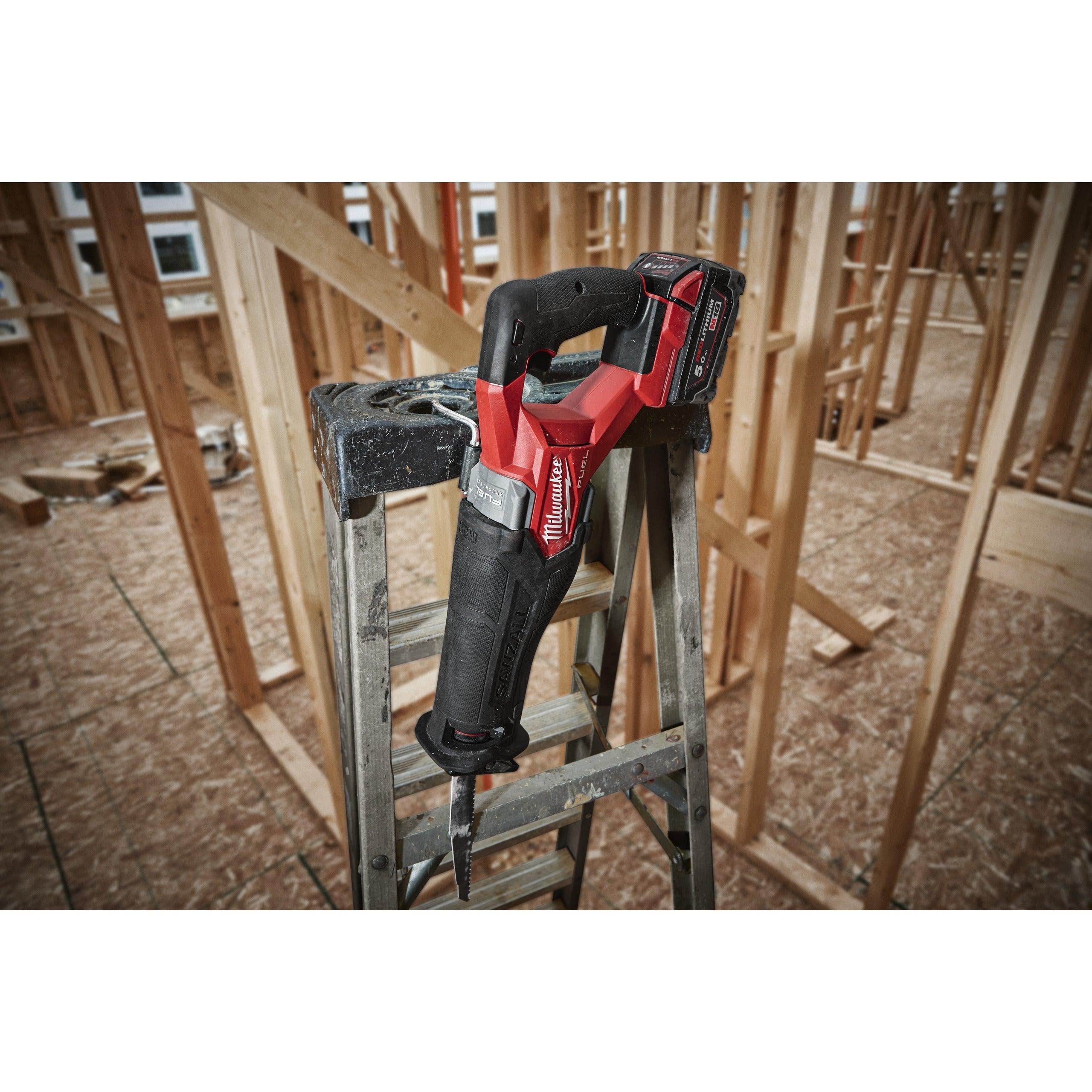 Fierăstrău sabie M18 FUEL™ SAWZALL™ Milwaukee M18FSZ-502X, 2 x M18 B5 acumulator, M12-18 FC încărcător, cutie HD, cod 4933478291 - BIG STORE (Dynamic Tools SRL)