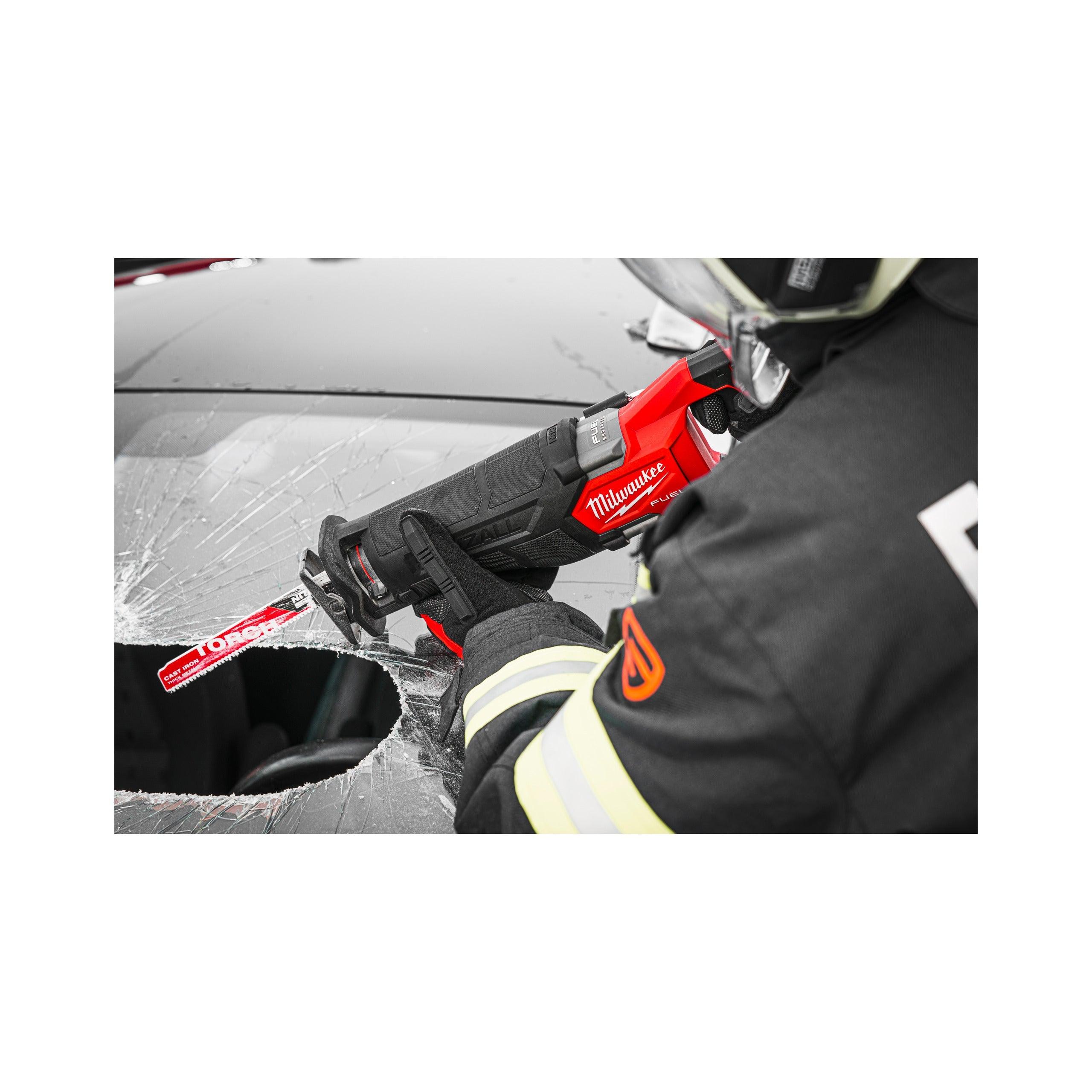 Fierăstrău sabie M18 FUEL™ SAWZALL™ Milwaukee M18FSZ-502X, 2 x M18 B5 acumulator, M12-18 FC încărcător, cutie HD, cod 4933478291 - BIG STORE (Dynamic Tools SRL)