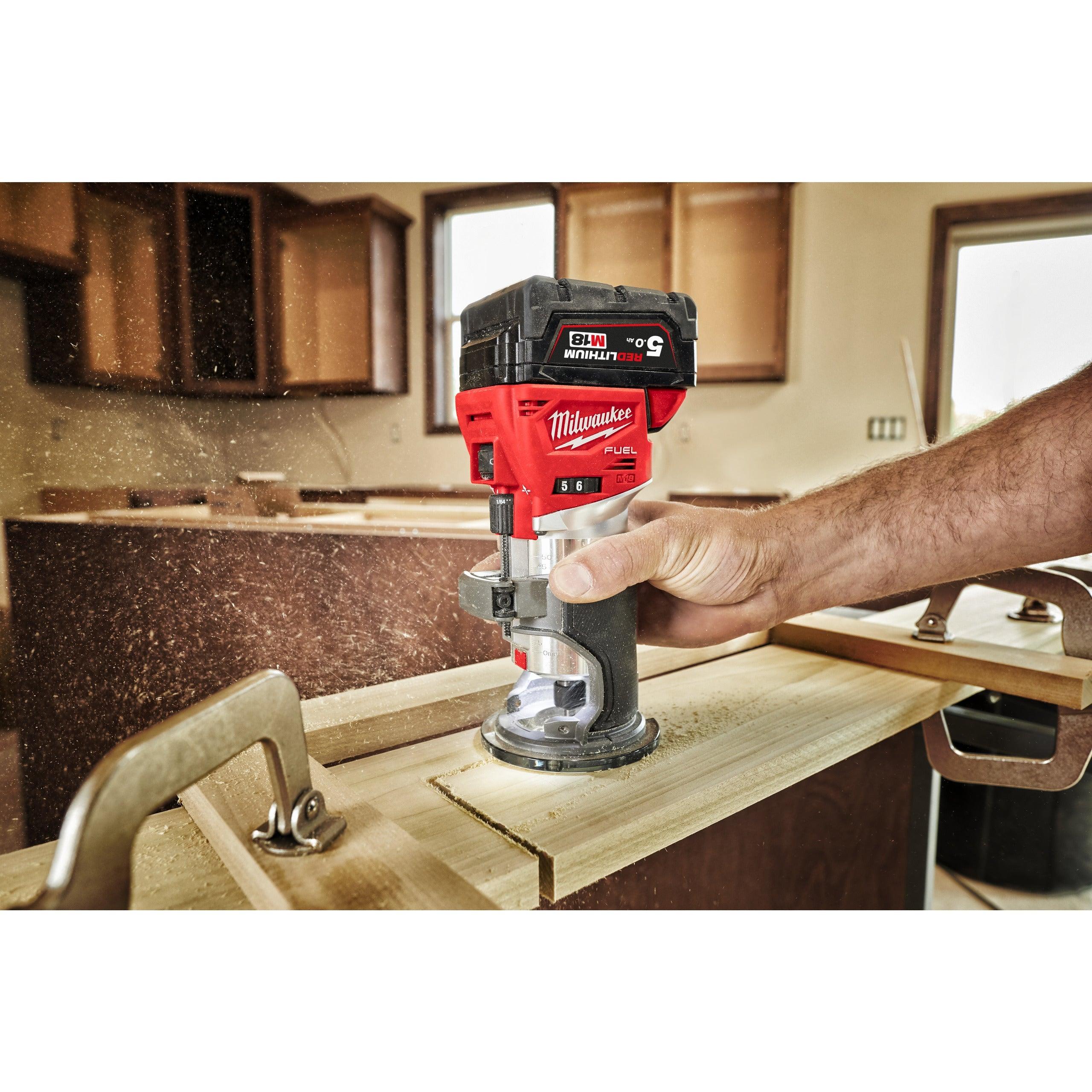 Freză de contur cu bucșă de 8 mm și 6 mm M18 FUEL™ Milwaukee M18FTR8-0X, cod 4933479073, fără acumulator, fără încărcător, cutie HD - BIG STORE (Dynamic Tools SRL)