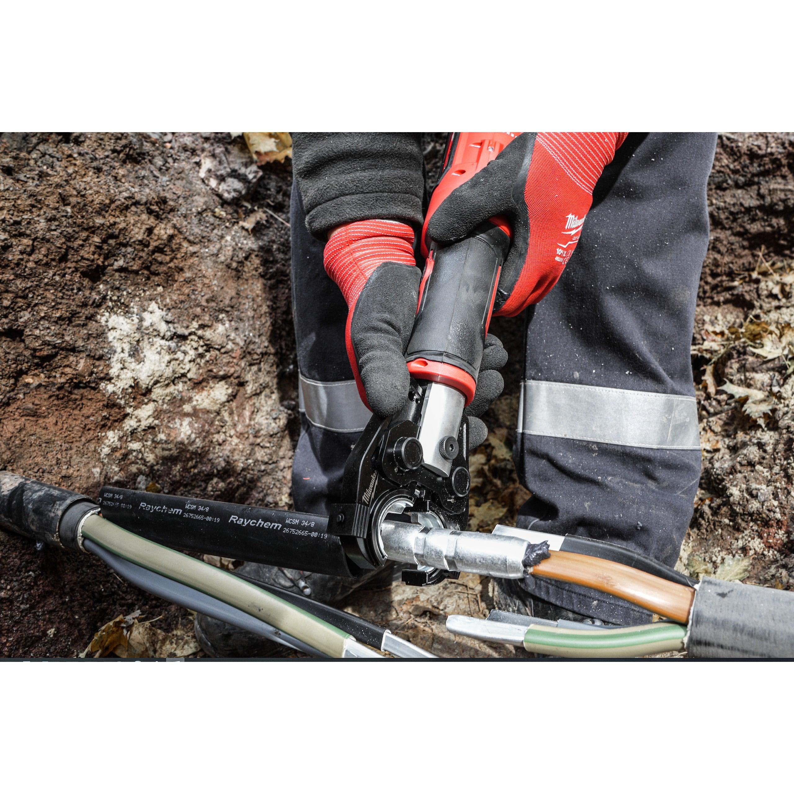 Presă hidraulică pentru cabluri M18HCCT-201C, 53kN M18™ FORCE LOGIC™ Milwaukee, 1 x M18 B2 acumulator, M12-18 C încărcător, cutie plastic, cod 4933451194 - BIG STORE (Dynamic Tools SRL)