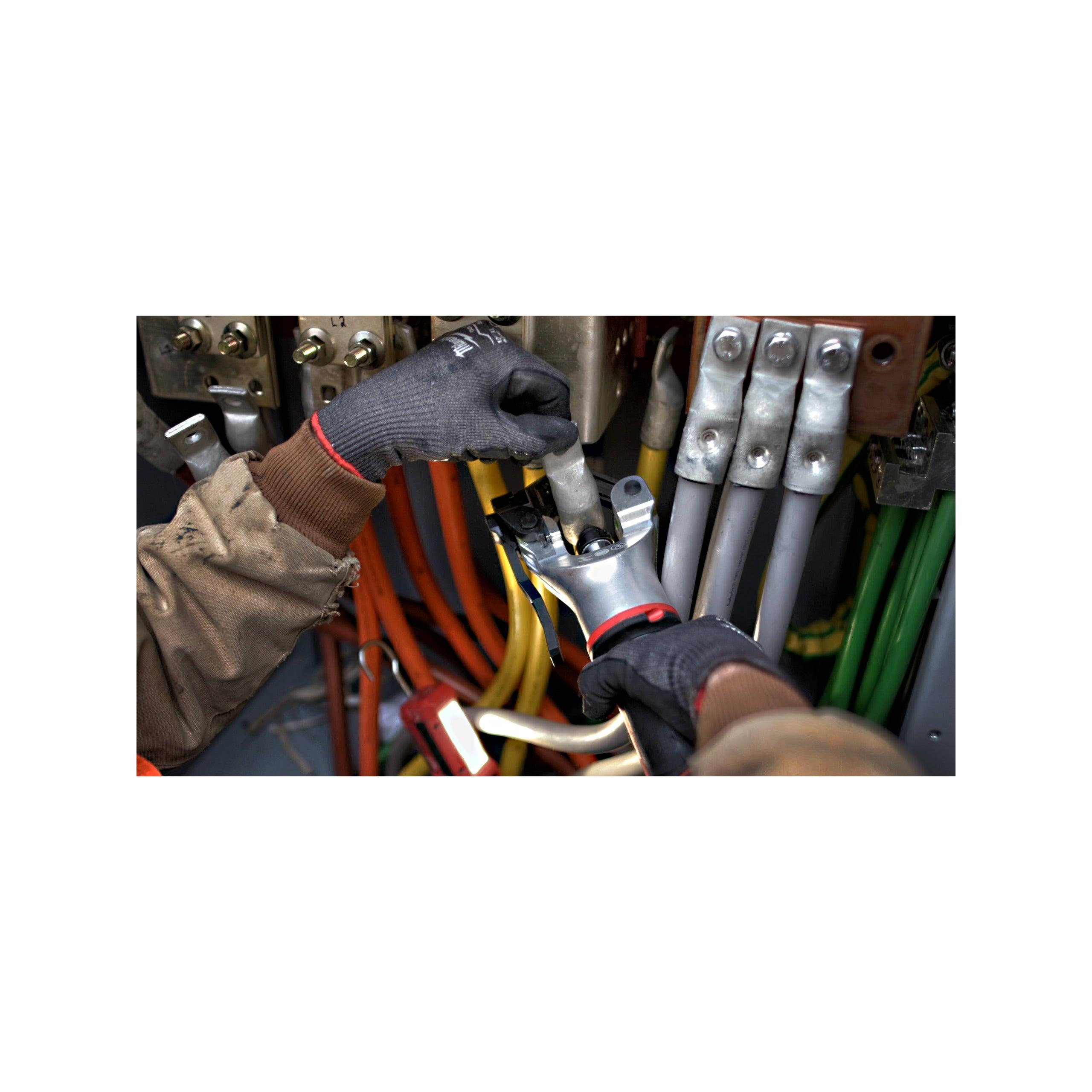 Sertizor fără bacuri M18™ FORCE LOGIC™ Milwaukee M18HDCT-202C, 2 x M18 B2 acumulator, M12-18 C încărcător, cutie plastic, cod 4933471950 - BIG STORE (Dynamic Tools SRL)