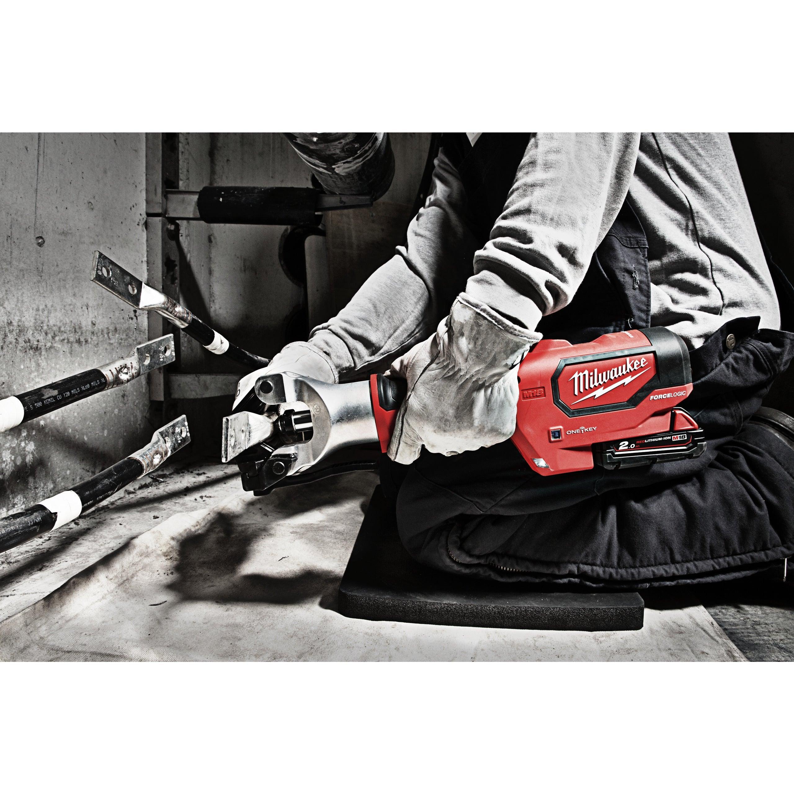 Sertizor fără bacuri M18™ FORCE LOGIC™ Milwaukee M18HDCT-202C, 2 x M18 B2 acumulator, M12-18 C încărcător, cutie plastic, cod 4933471950 - BIG STORE (Dynamic Tools SRL)