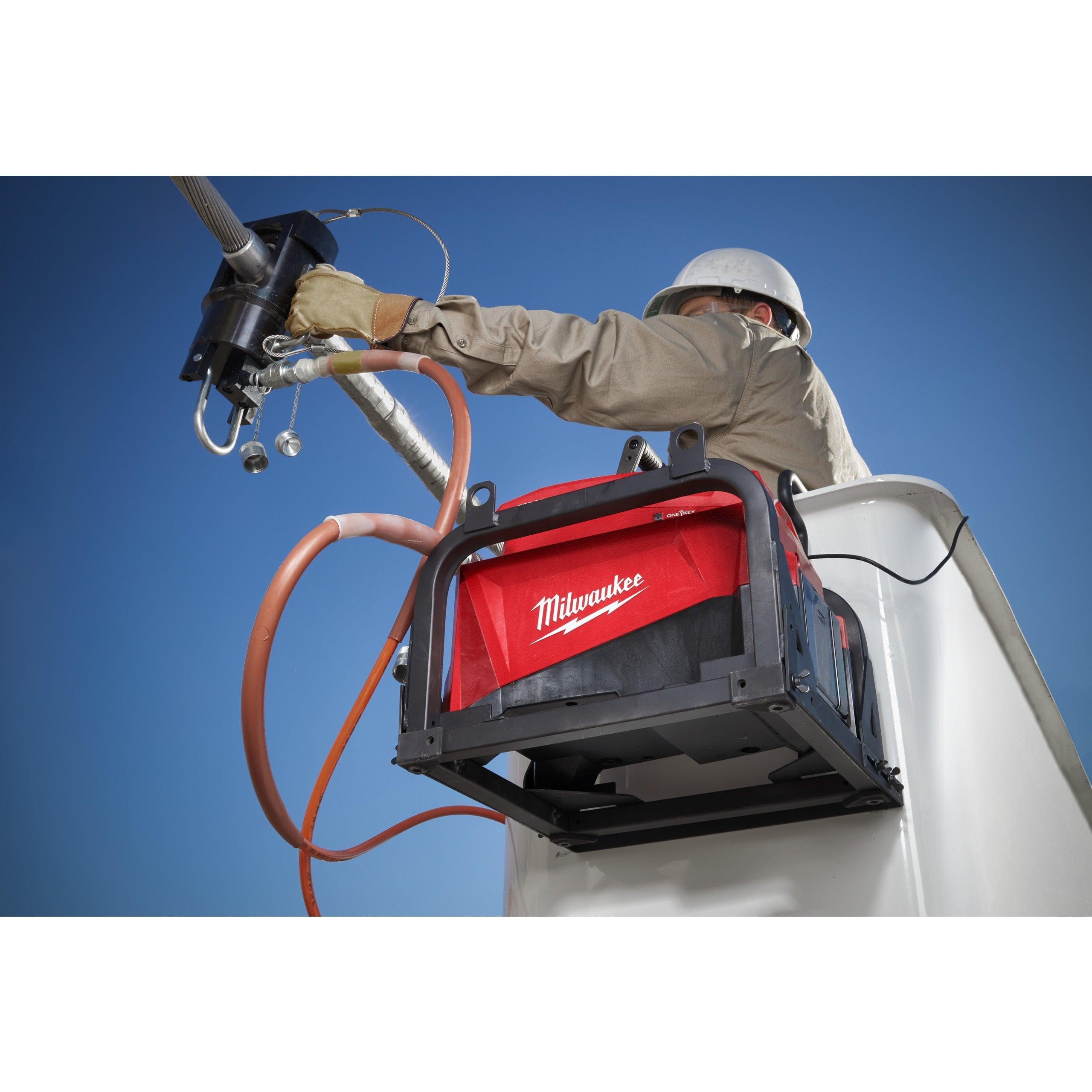 Pompă hidraulică utilitară M18™ Milwaukee M18HUP700-121, cod 4933471813, 1 x M18 HB12 acumulator, M12-18 FC încărcător, fără cutie - BIG STORE (Dynamic Tools SRL)