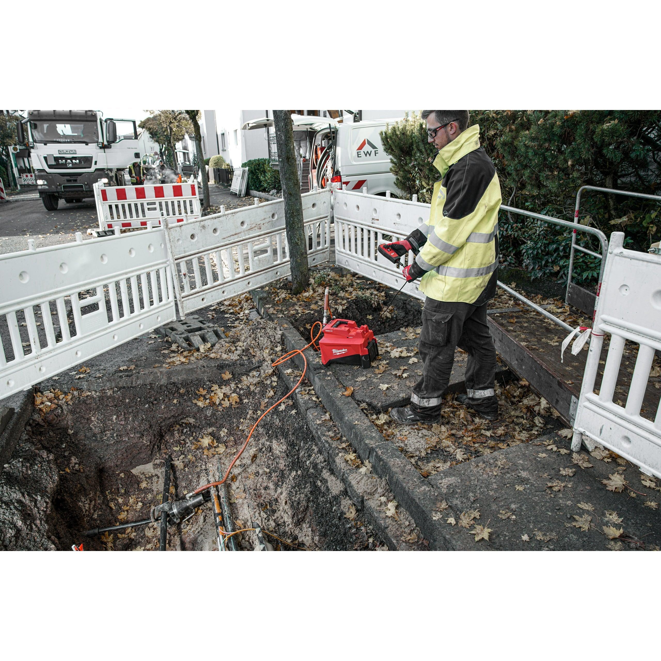 Pompă hidraulică utilitară M18™ Milwaukee M18HUP700-121, cod 4933471813, 1 x M18 HB12 acumulator, M12-18 FC încărcător, fără cutie - BIG STORE (Dynamic Tools SRL)