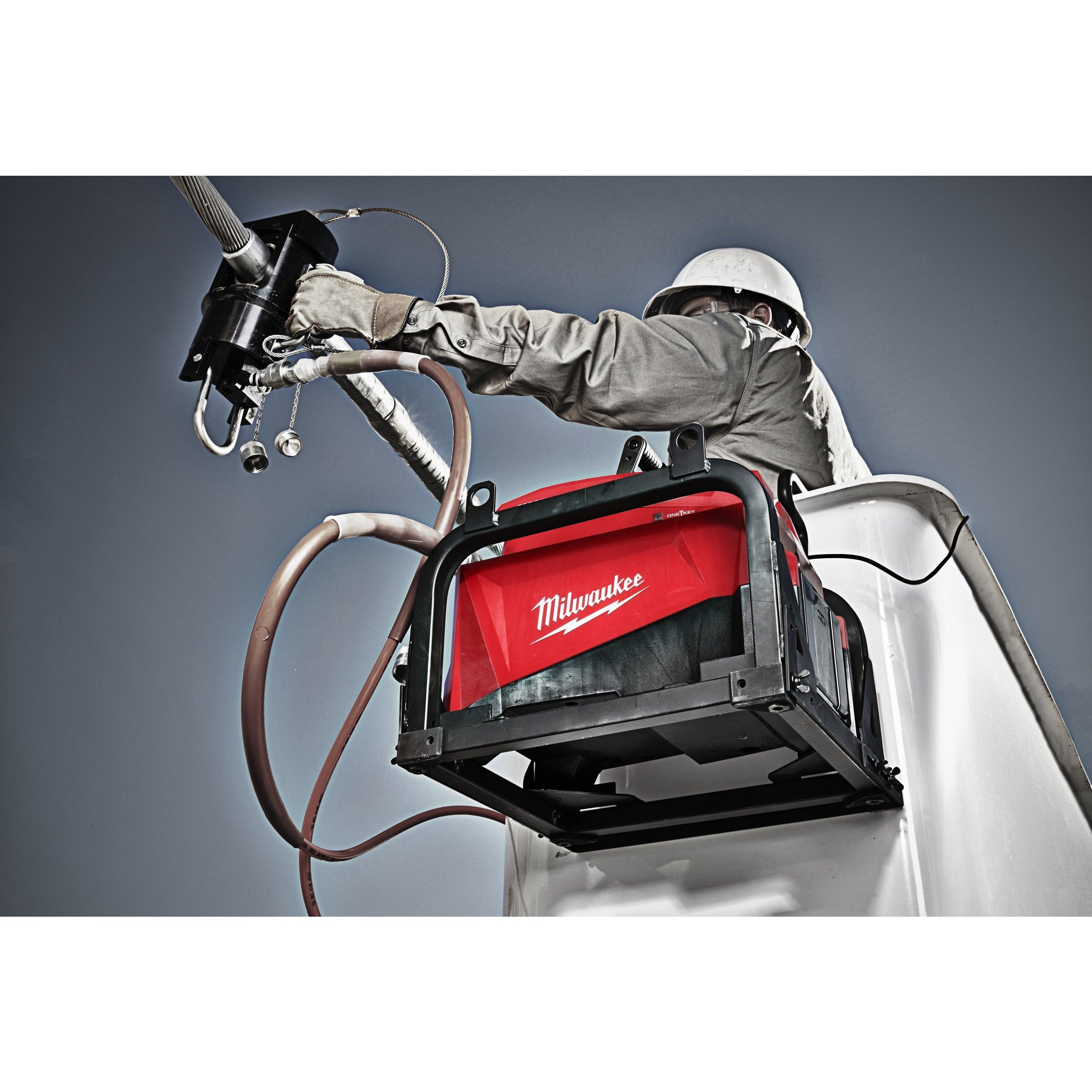 Pompă hidraulică utilitară M18™ Milwaukee M18HUP700-121, cod 4933471813, 1 x M18 HB12 acumulator, M12-18 FC încărcător, fără cutie - BIG STORE (Dynamic Tools SRL)