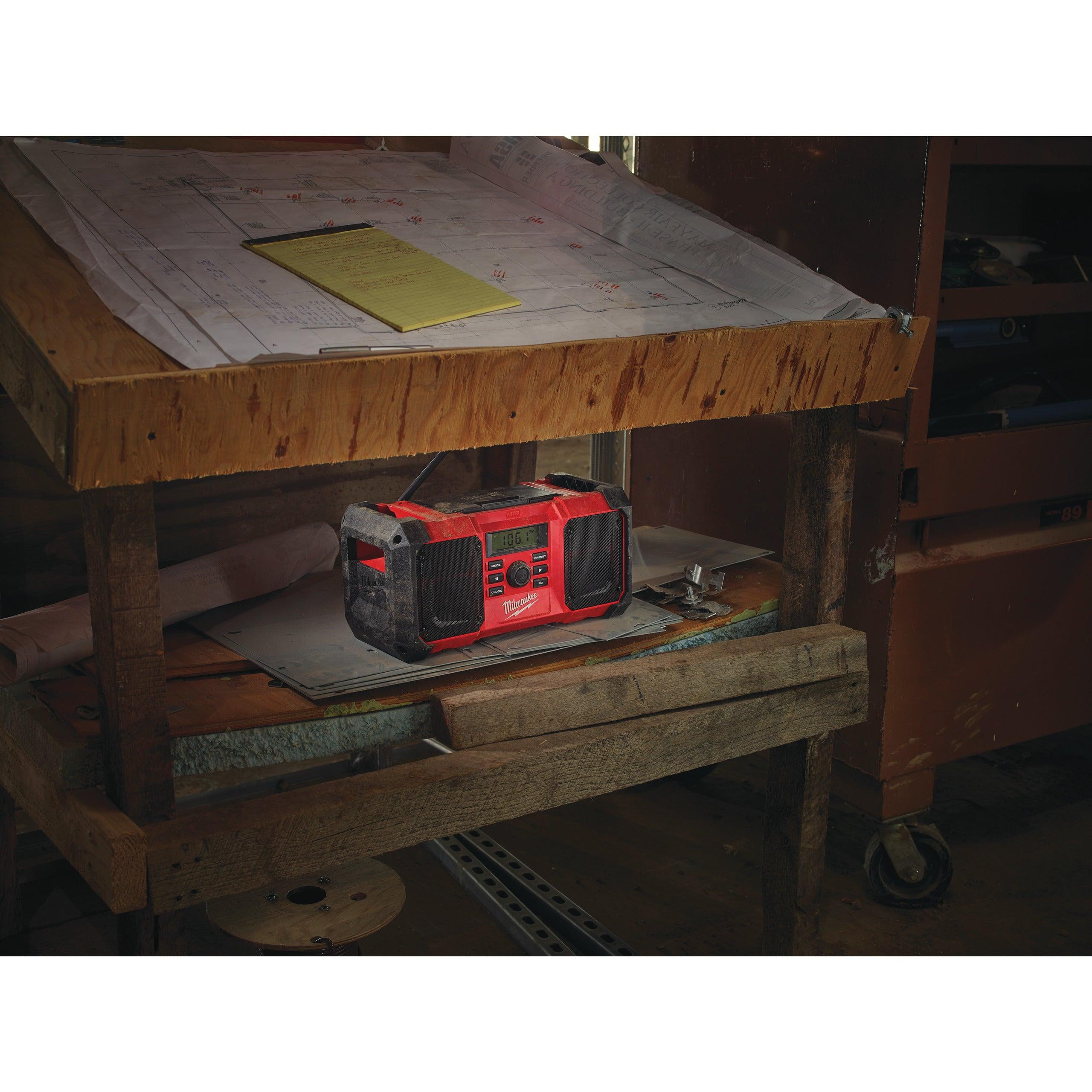 Radio de șantier M18™ Milwaukee M18JSR-0, cod 4933451250, fără acumulator, fără încărcător, fără cutie - BIG STORE (Dynamic Tools SRL)
