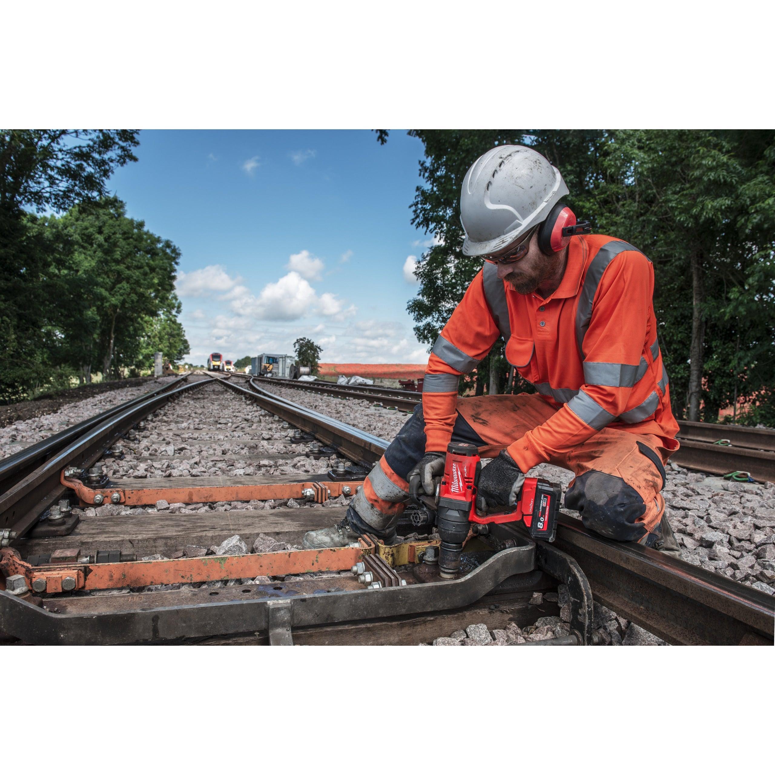 Cheie de impact Milwaukee 1″ 2033Nm 18V M18ONEFHIWF1-802X, ONE-KEY™ M18 FUEL™, cuplu ridicat și inel de fixare, 2 x M18 HB8 acumulator, M12-18 FC încărcător, cutie HD, cod 4933459733 - BIG STORE (Dynamic Tools SRL)