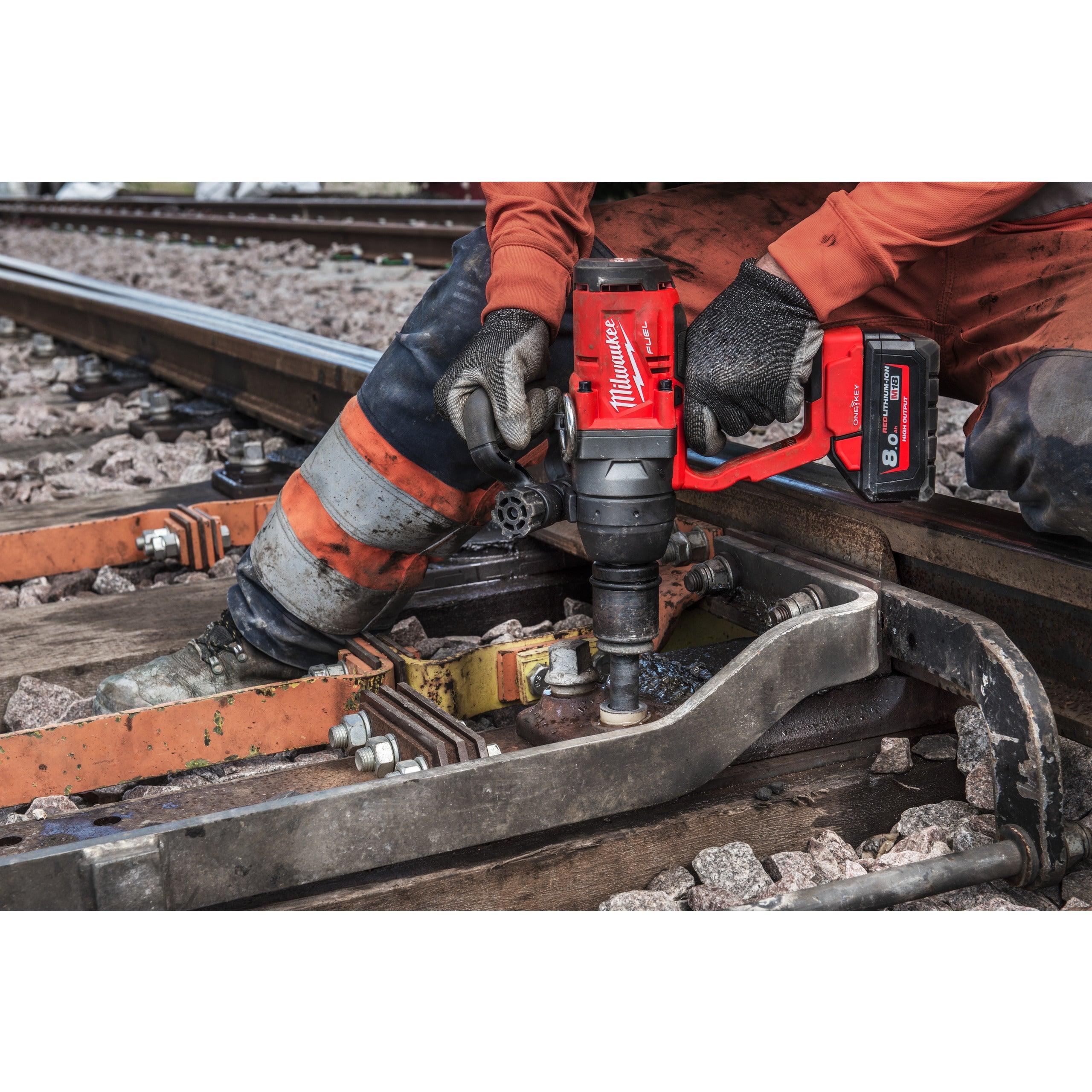 Cheie de impact Milwaukee 1″ 2033Nm 18V M18ONEFHIWF1-802X, ONE-KEY™ M18 FUEL™, cuplu ridicat și inel de fixare, 2 x M18 HB8 acumulator, M12-18 FC încărcător, cutie HD, cod 4933459733 - BIG STORE (Dynamic Tools SRL)