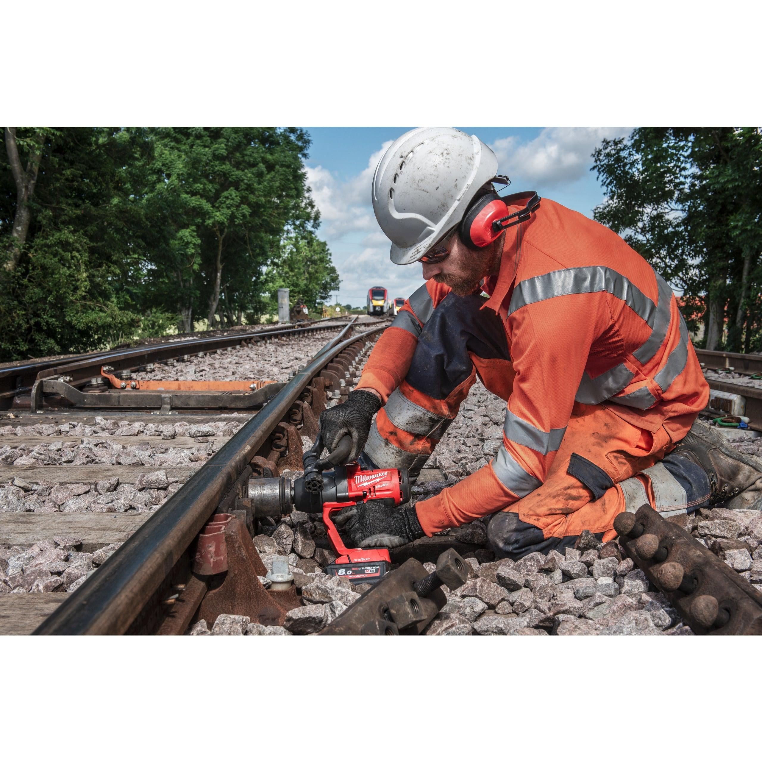 Cheie de impact Milwaukee 1″ 2033Nm 18V M18ONEFHIWF1-802X, ONE-KEY™ M18 FUEL™, cuplu ridicat și inel de fixare, 2 x M18 HB8 acumulator, M12-18 FC încărcător, cutie HD, cod 4933459733 - BIG STORE (Dynamic Tools SRL)