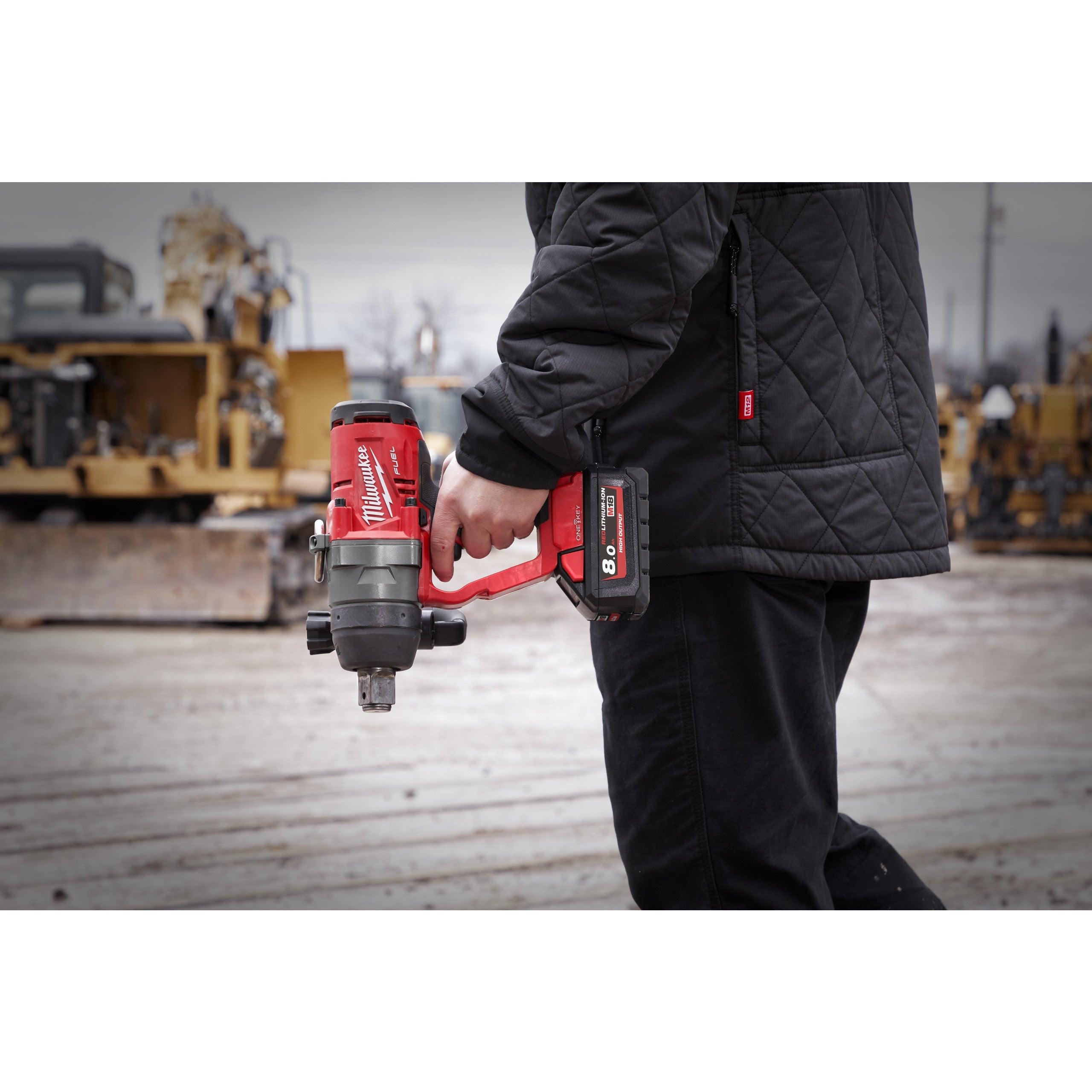 Cheie de impact Milwaukee 1″ 2033Nm 18V M18ONEFHIWF1-802X, ONE-KEY™ M18 FUEL™, cuplu ridicat și inel de fixare, 2 x M18 HB8 acumulator, M12-18 FC încărcător, cutie HD, cod 4933459733 - BIG STORE (Dynamic Tools SRL)