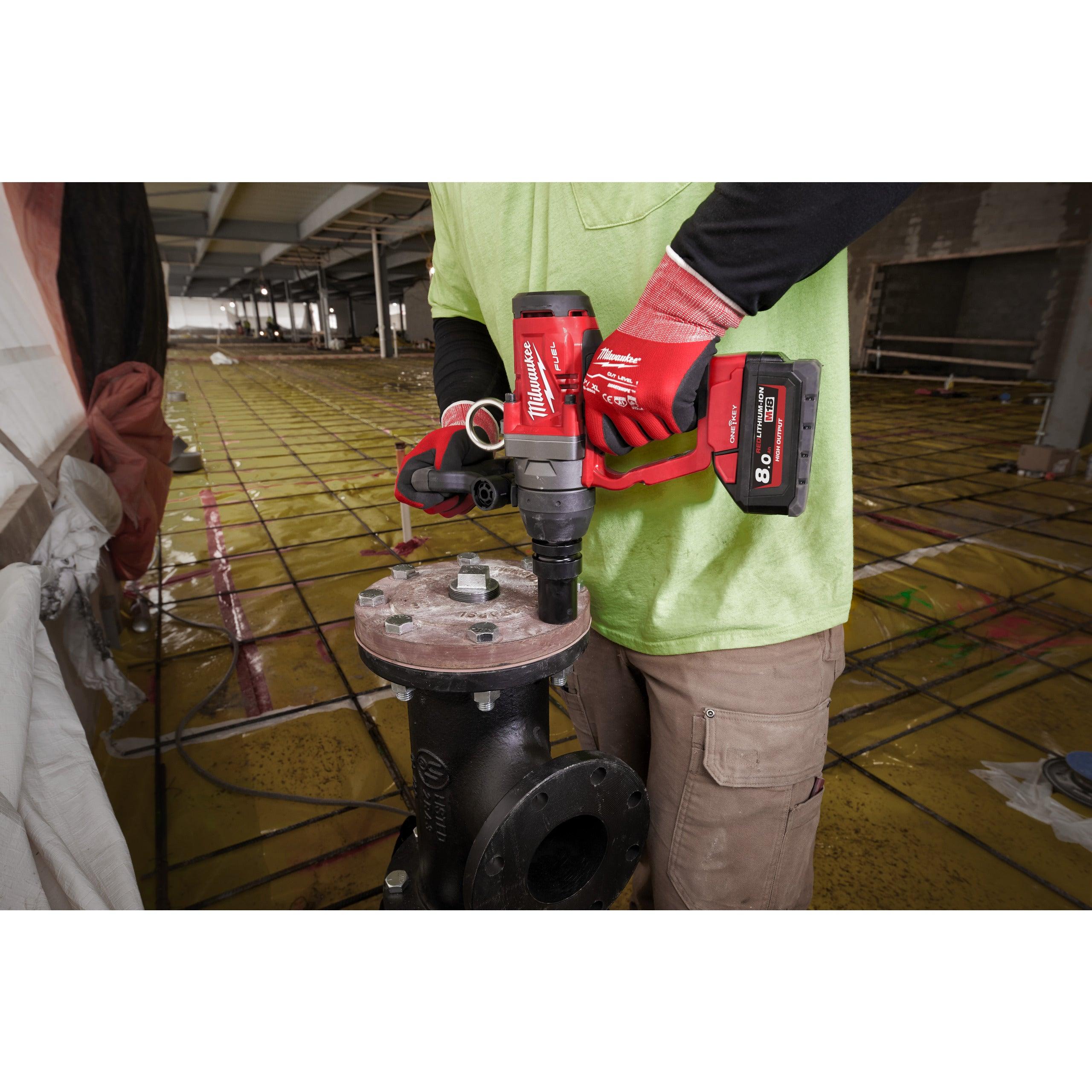 Cheie de impact Milwaukee 1″ 2033Nm 18V M18ONEFHIWF1-802X, ONE-KEY™ M18 FUEL™, cuplu ridicat și inel de fixare, 2 x M18 HB8 acumulator, M12-18 FC încărcător, cutie HD, cod 4933459733 - BIG STORE (Dynamic Tools SRL)