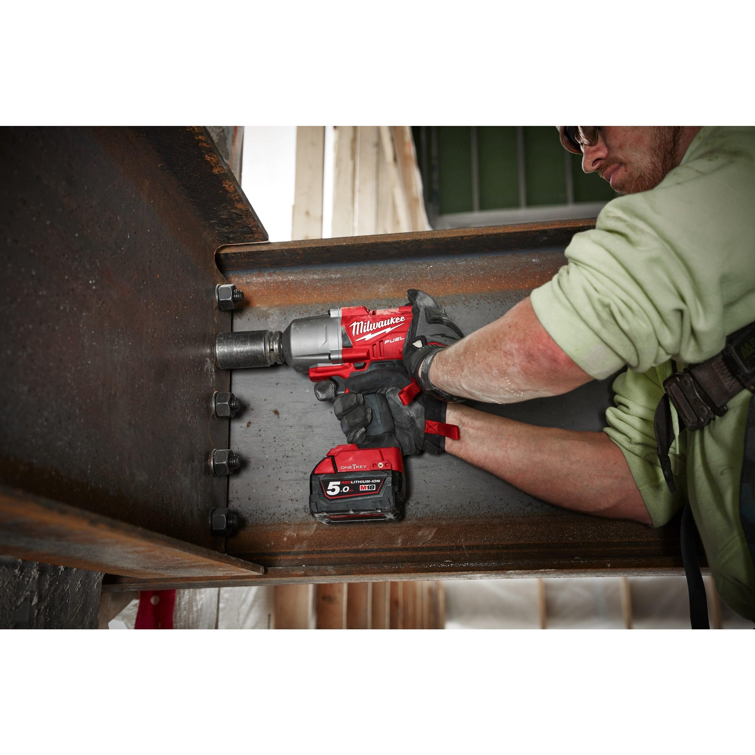 Cheie de impact Milwaukee 1/2″ 1356Nm 18V M18ONEFHIWF12-502X, ONE-KEY™ M18 FUEL™, cuplu ridicat și inel de fixare, cod 4933459727, 2 x M18 B5 acumulator, M12-18 FC încărcător, cutie HD - BIG STORE (Dynamic Tools SRL)