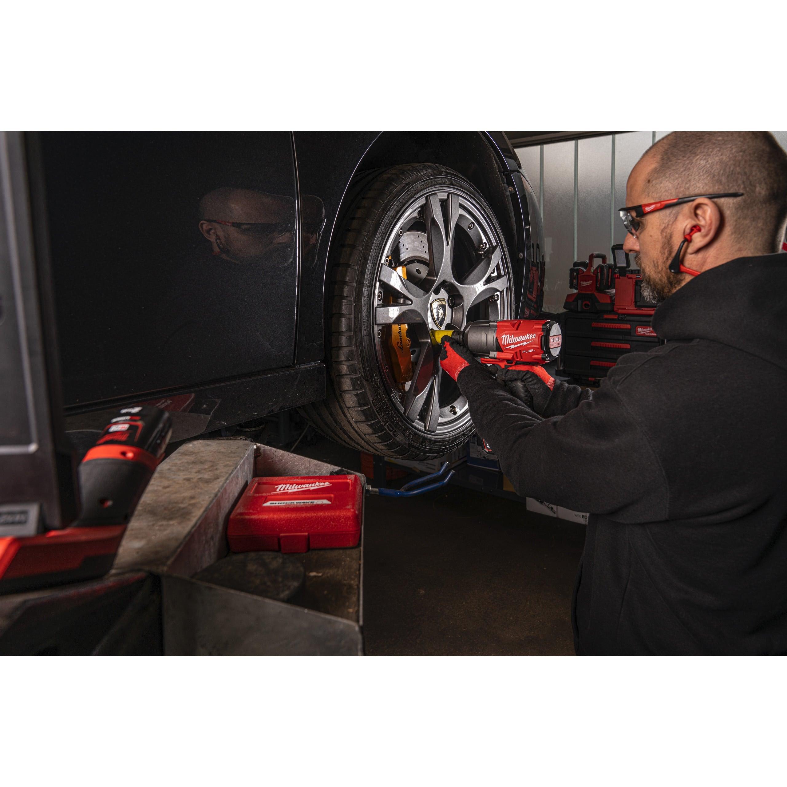 Cheie de impact Milwaukee 1/2″ 1356Nm 18V M18ONEFHIWF12-502X, ONE-KEY™ M18 FUEL™, cuplu ridicat și inel de fixare, cod 4933459727, 2 x M18 B5 acumulator, M12-18 FC încărcător, cutie HD - BIG STORE (Dynamic Tools SRL)