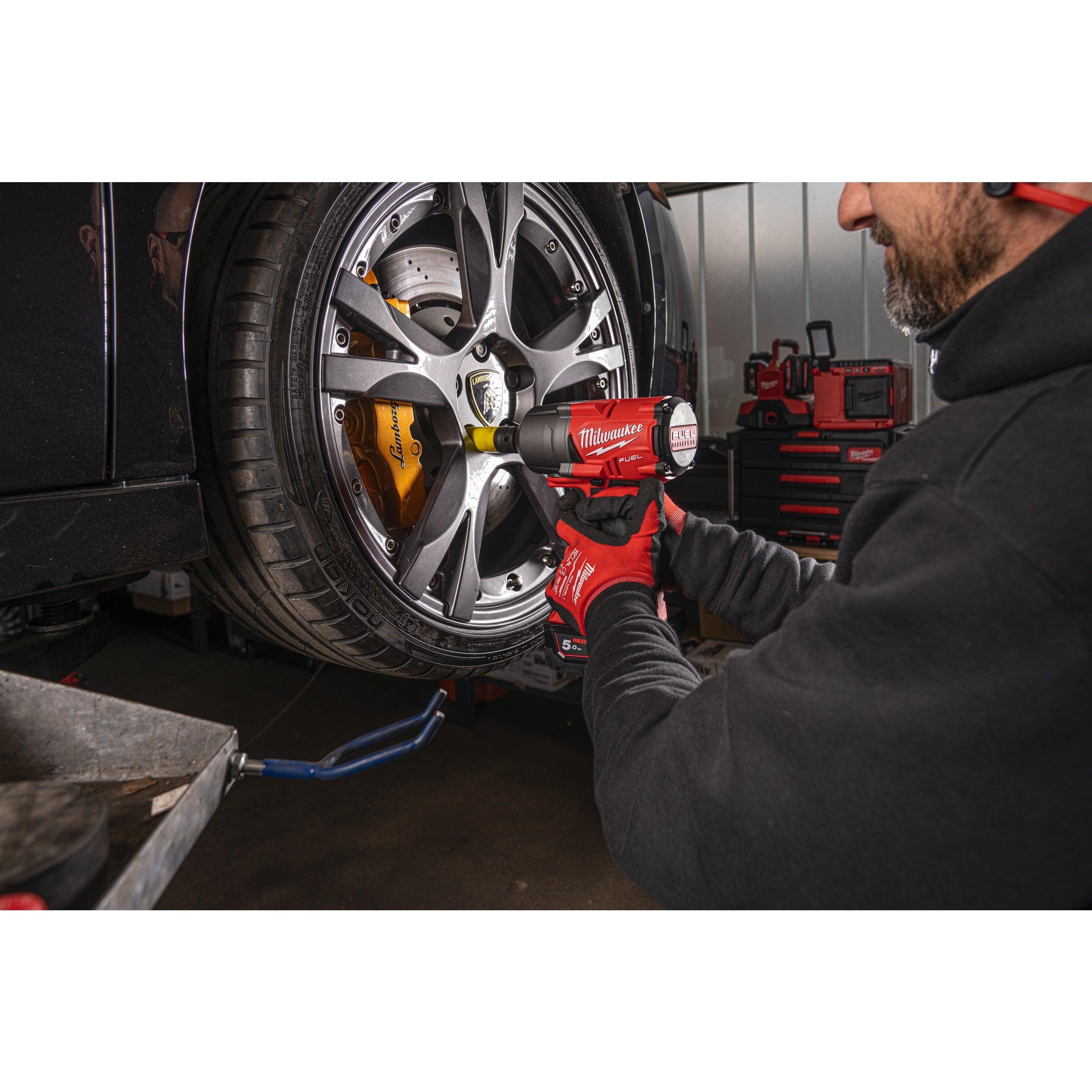 Cheie de impact Milwaukee 1/2″ 1356Nm 18V M18ONEFHIWF12-502X, ONE-KEY™ M18 FUEL™, cuplu ridicat și inel de fixare, cod 4933459727, 2 x M18 B5 acumulator, M12-18 FC încărcător, cutie HD - BIG STORE (Dynamic Tools SRL)