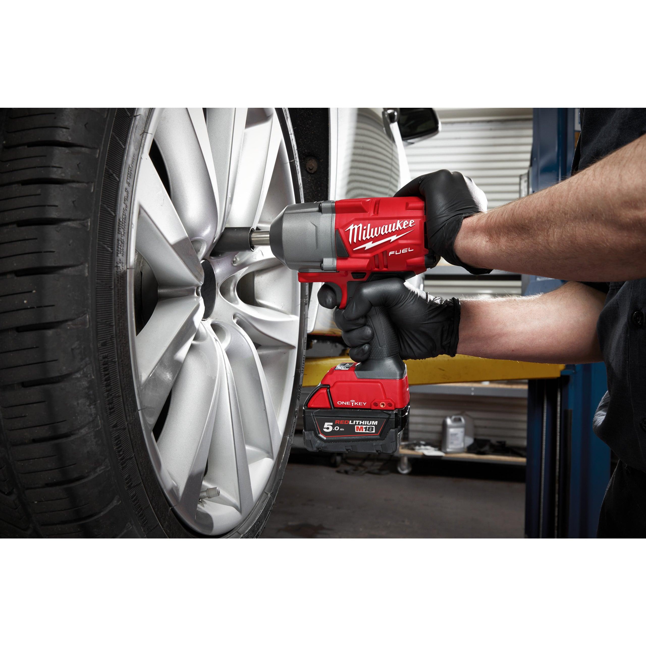 Cheie de impact Milwaukee 1/2″ 1017Nm 18V M18ONEFHIWF12E-0X, ONE-KEY™ M18 FUEL™, cuplu ridicat, inel de fixare și gât lung, cod 4933478405, fără acumulator, fără încărcător, cutie HD - BIG STORE (Dynamic Tools SRL)
