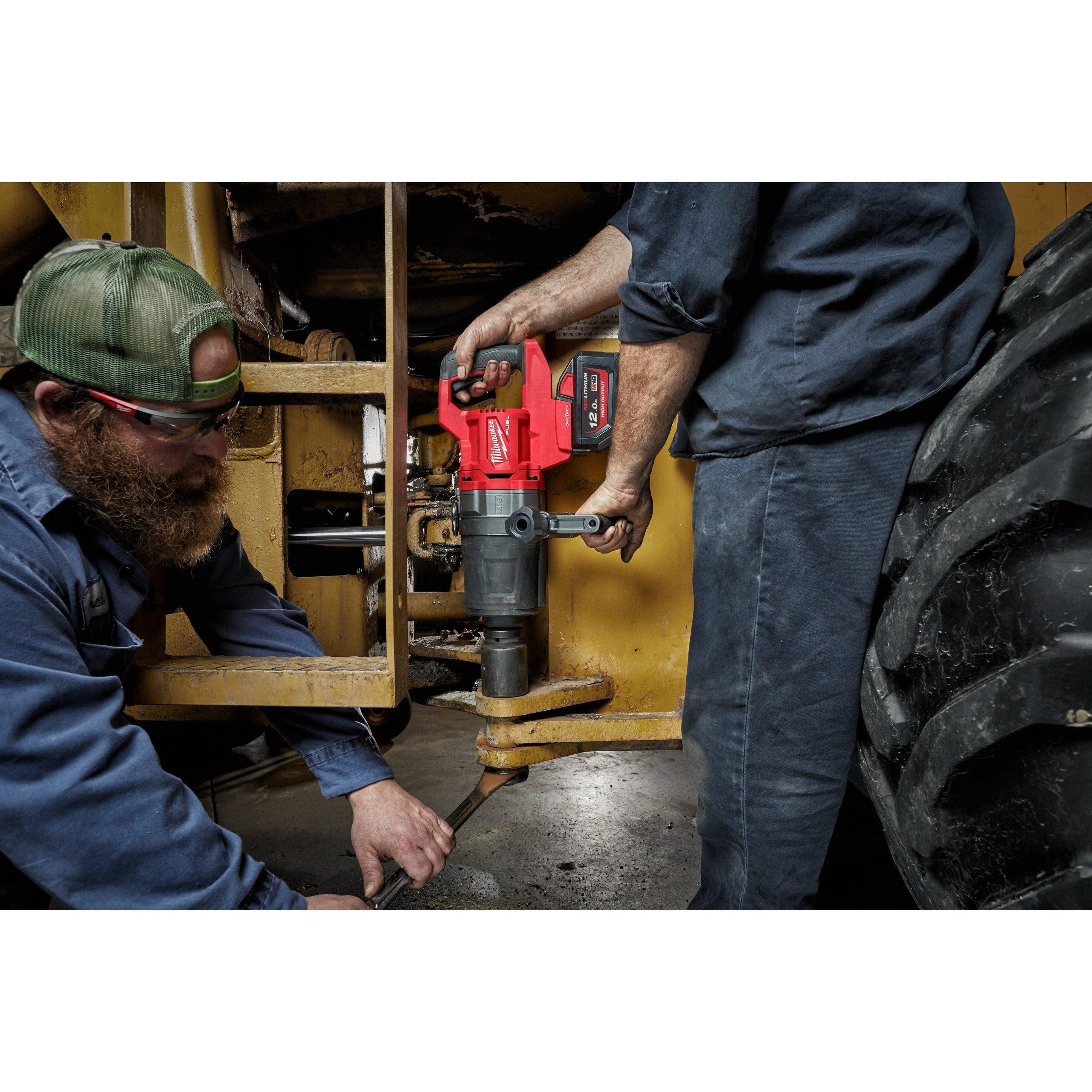 Cheie de impact Milwaukee 1″ 2576Nm 18V M18ONEFHIWF1D-121C, ONE-KEY™ M18 FUEL™ cu mâner-D, cuplu ridicat, inel de fixare și gât lung, cod 4933471756, 1 x M18 HB12 acumulator, M12-18 FC încărcător, cutie plastic - BIG STORE (Dynamic Tools SRL)