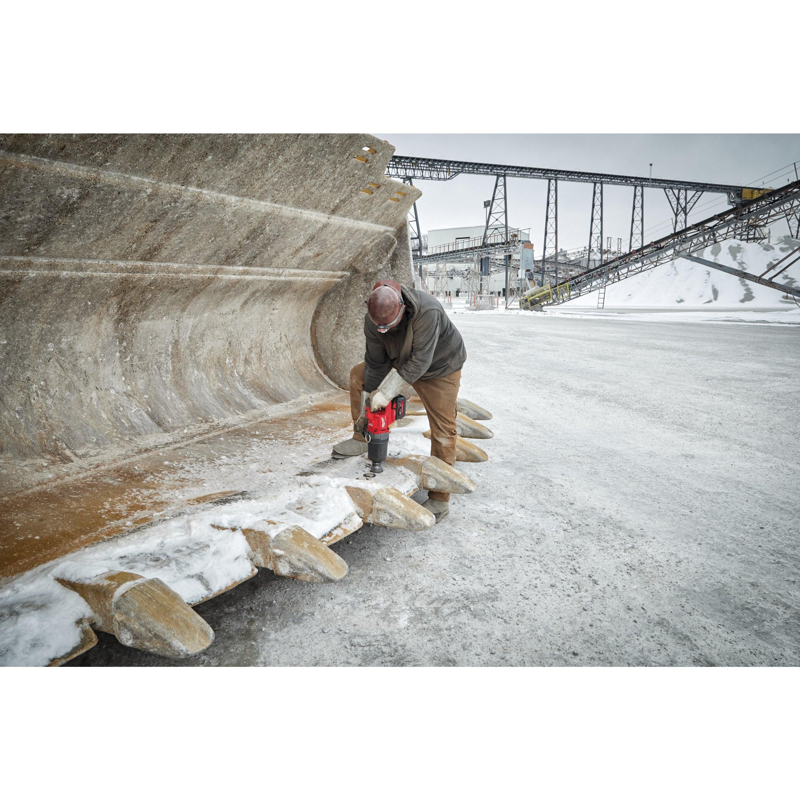 Cheie de impact Milwaukee 1″ 2576Nm 18V M18ONEFHIWF1D-121C, ONE-KEY™ M18 FUEL™ cu mâner-D, cuplu ridicat, inel de fixare și gât lung, cod 4933471756, 1 x M18 HB12 acumulator, M12-18 FC încărcător, cutie plastic - BIG STORE (Dynamic Tools SRL)