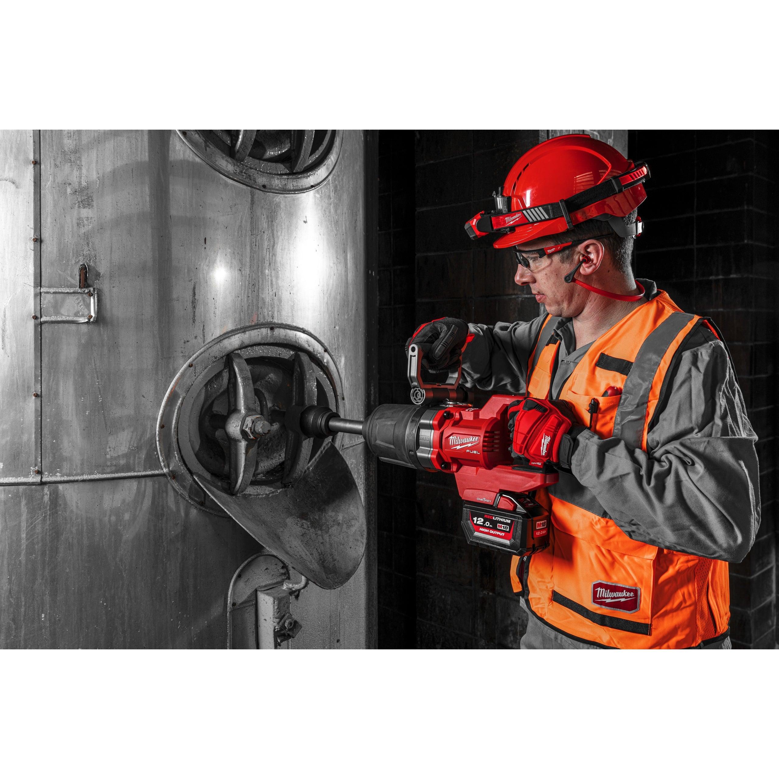 Cheie de impact Milwaukee 1″ 2576Nm 18V M18ONEFHIWF1D-121C, ONE-KEY™ M18 FUEL™ cu mâner-D, cuplu ridicat, inel de fixare și gât lung, cod 4933471756, 1 x M18 HB12 acumulator, M12-18 FC încărcător, cutie plastic - BIG STORE (Dynamic Tools SRL)